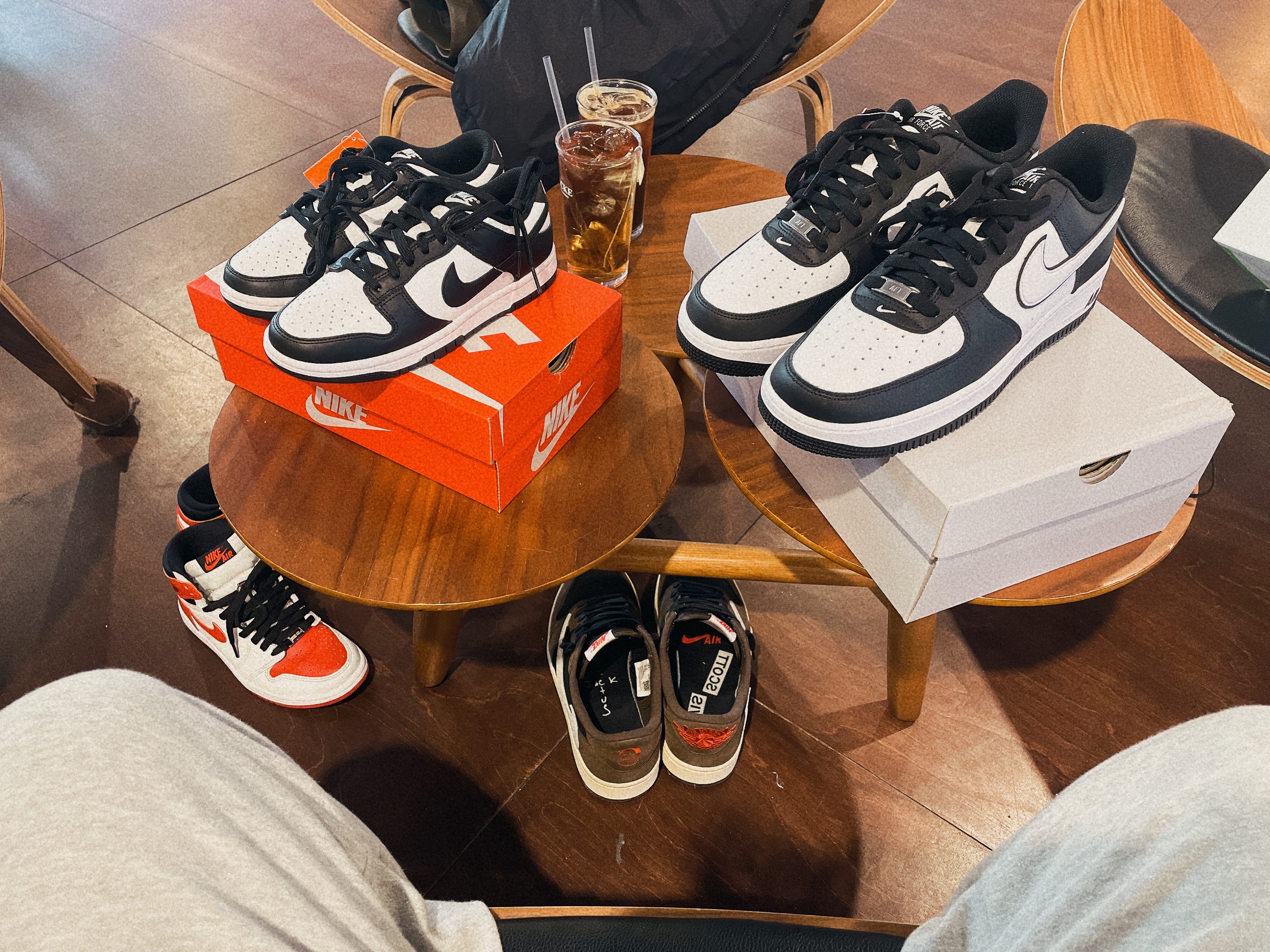 (W) Nike Dunk Low Black, Nike Air Force 1 '07 Black White 착용 스타일 - 1