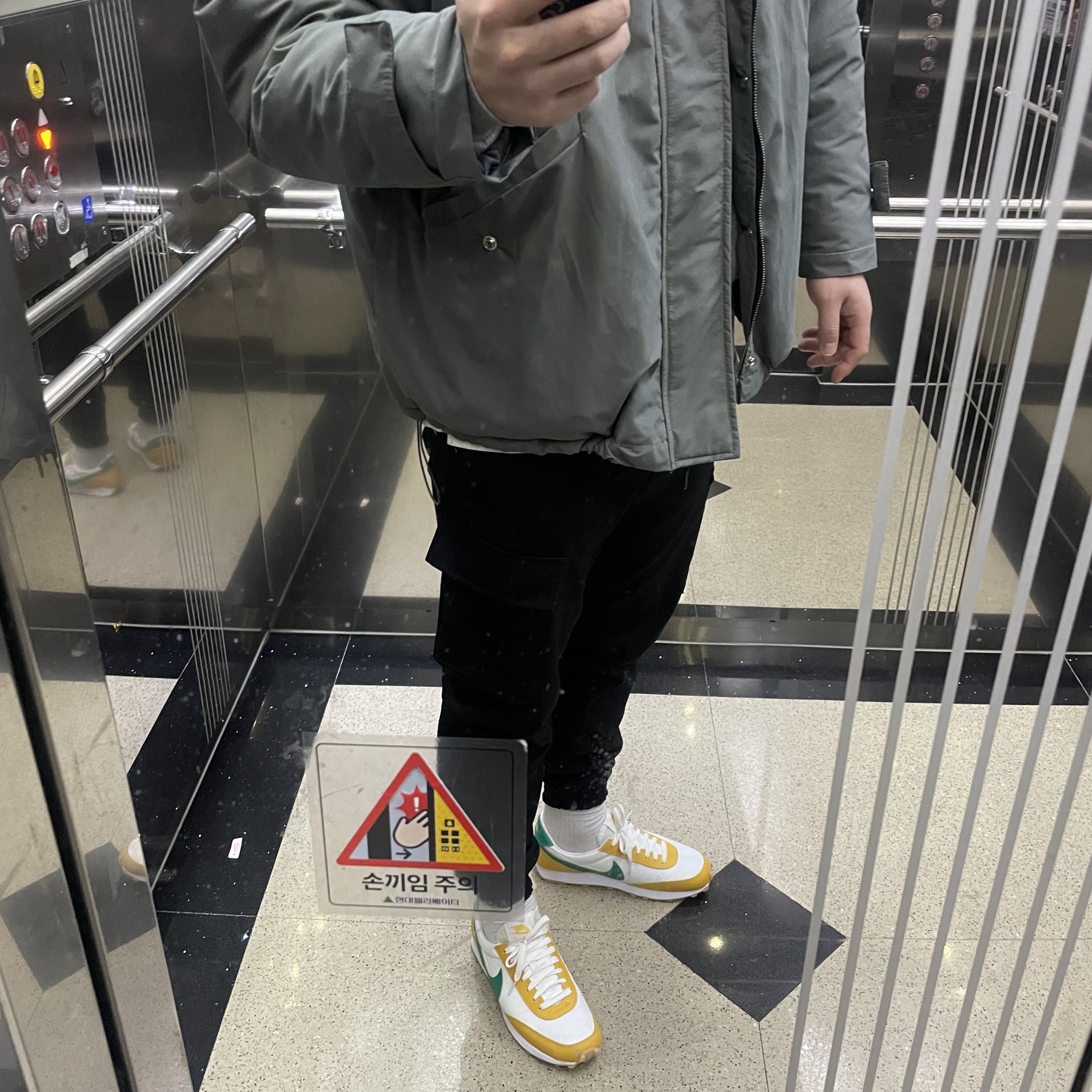 (W) Nike Daybreak Neptune Green Yellow Ochre 착용 스타일