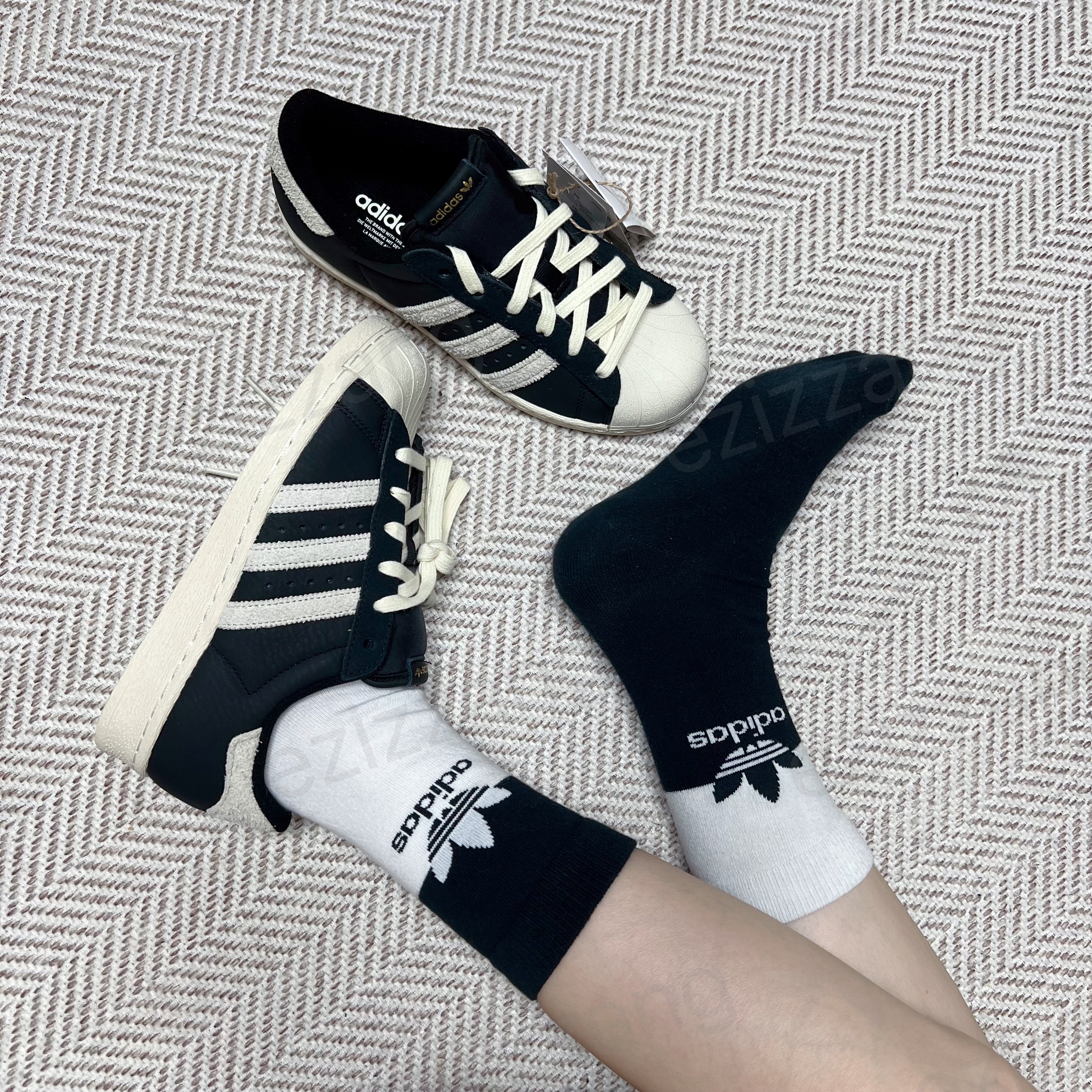Adidas Superstar 82 Black White 착용 스타일 - 1
