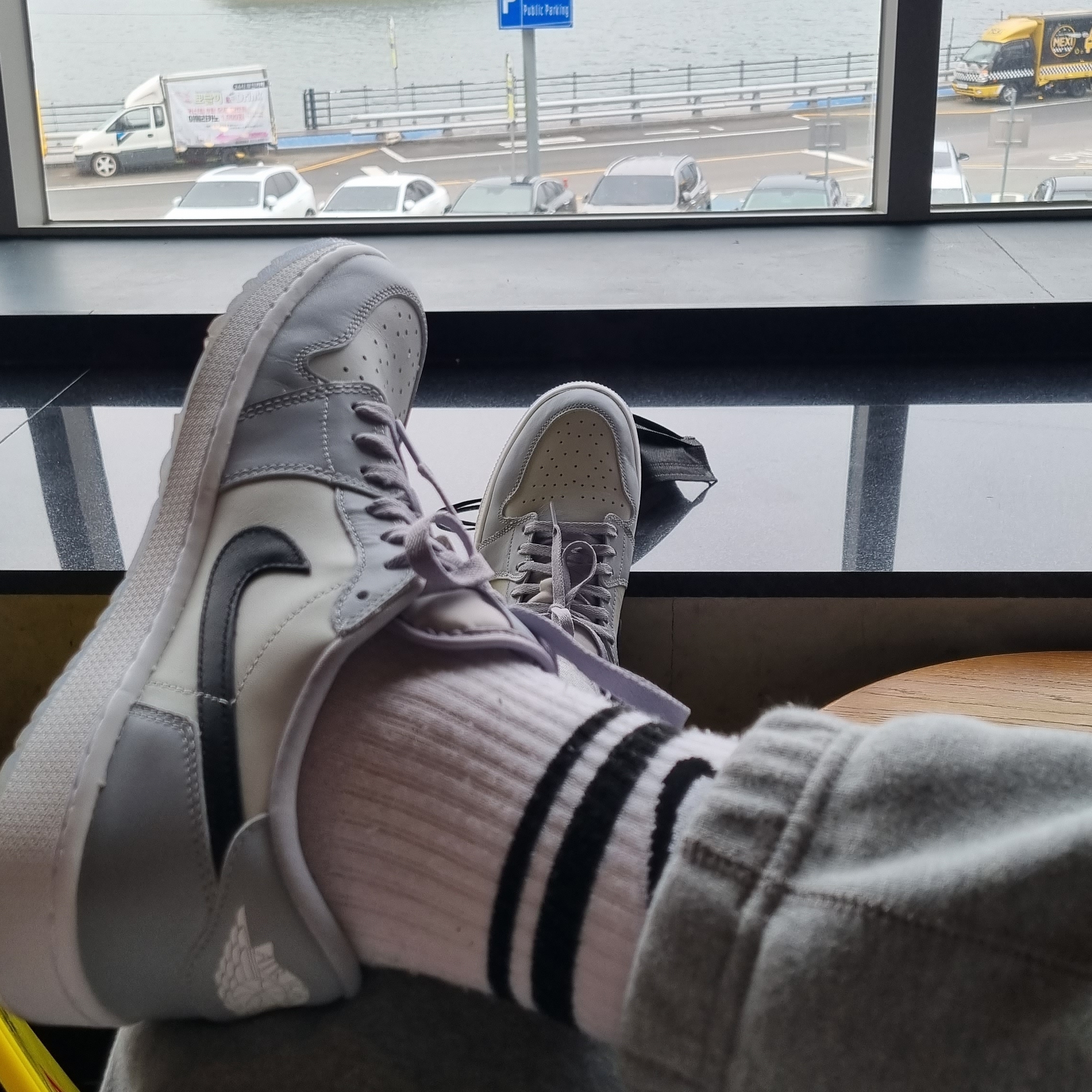 Jordan 1 Low Golf Wolf Grey 착용 스타일