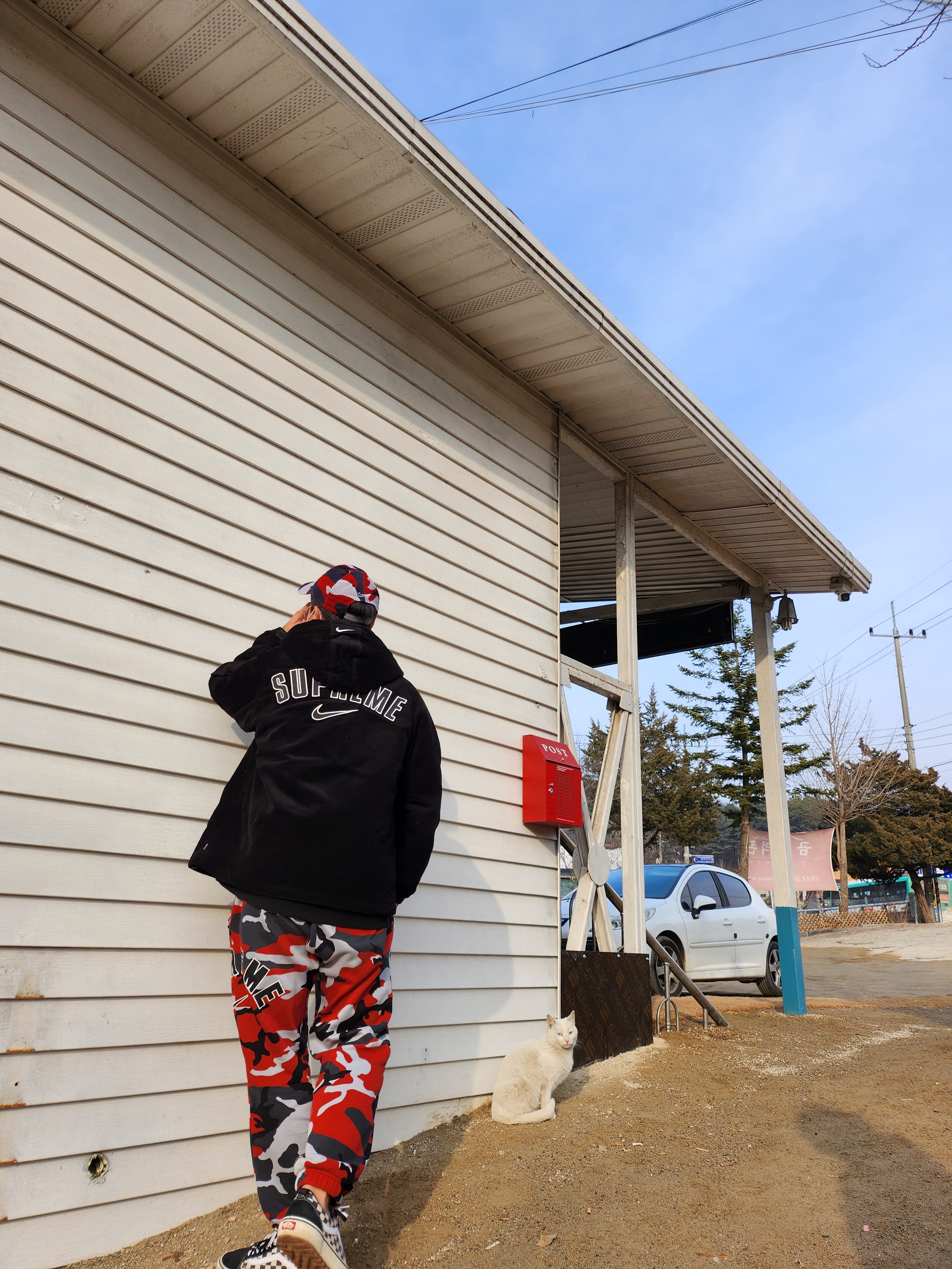 Supreme x Nike Arc Sweatpants Red Camo - 22SS, Supreme x Nike Arc Corduroy Hooded Jacket Black - 22SS 착용 스타일 - 1