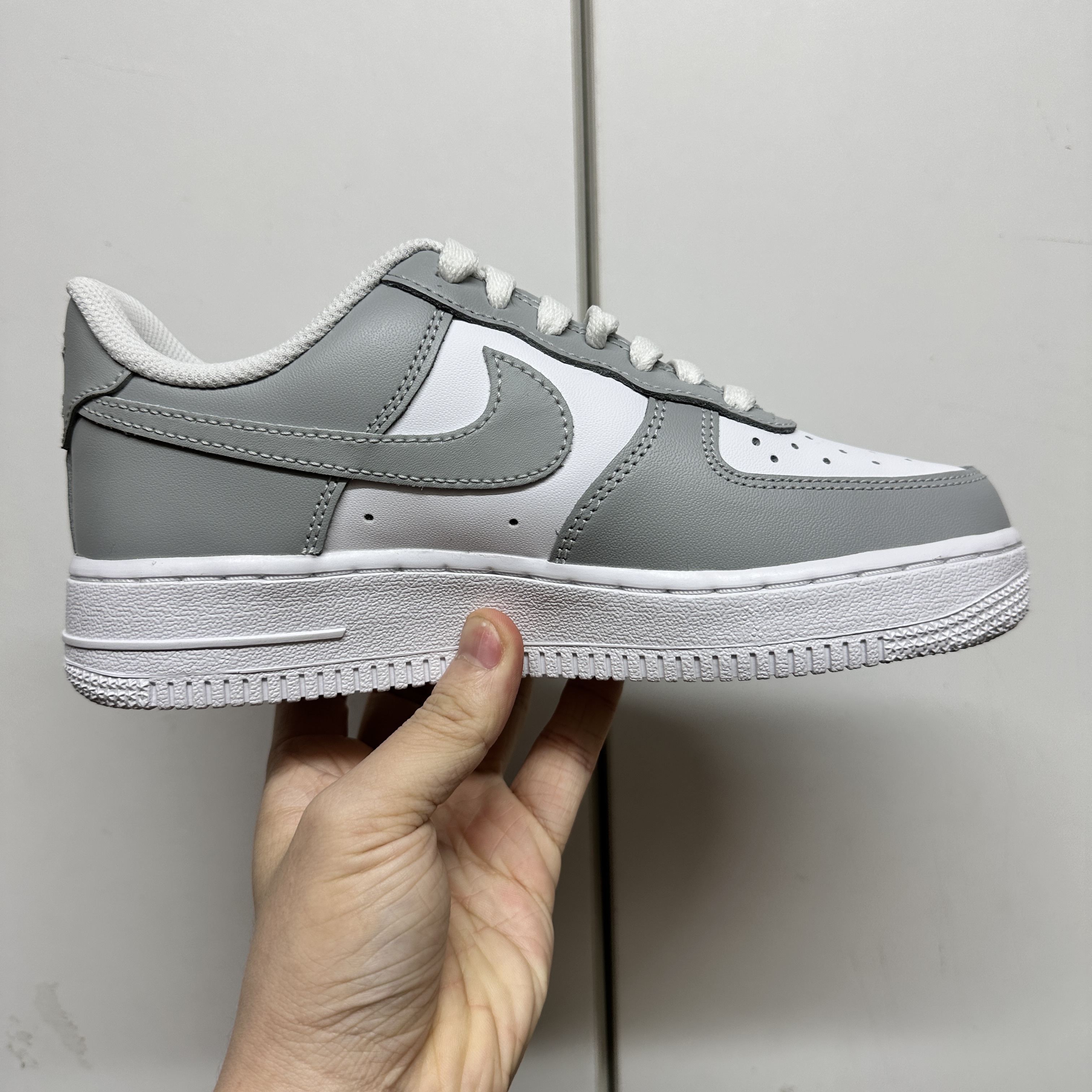 Nike Air Force 1 Low White Grey 착용 스타일 - 3