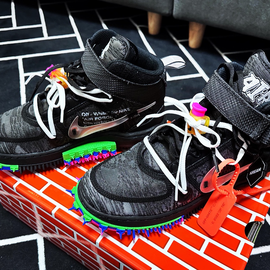 Nike x Off-White Air Force 1 Mid SP Black 착용 스타일 - 2