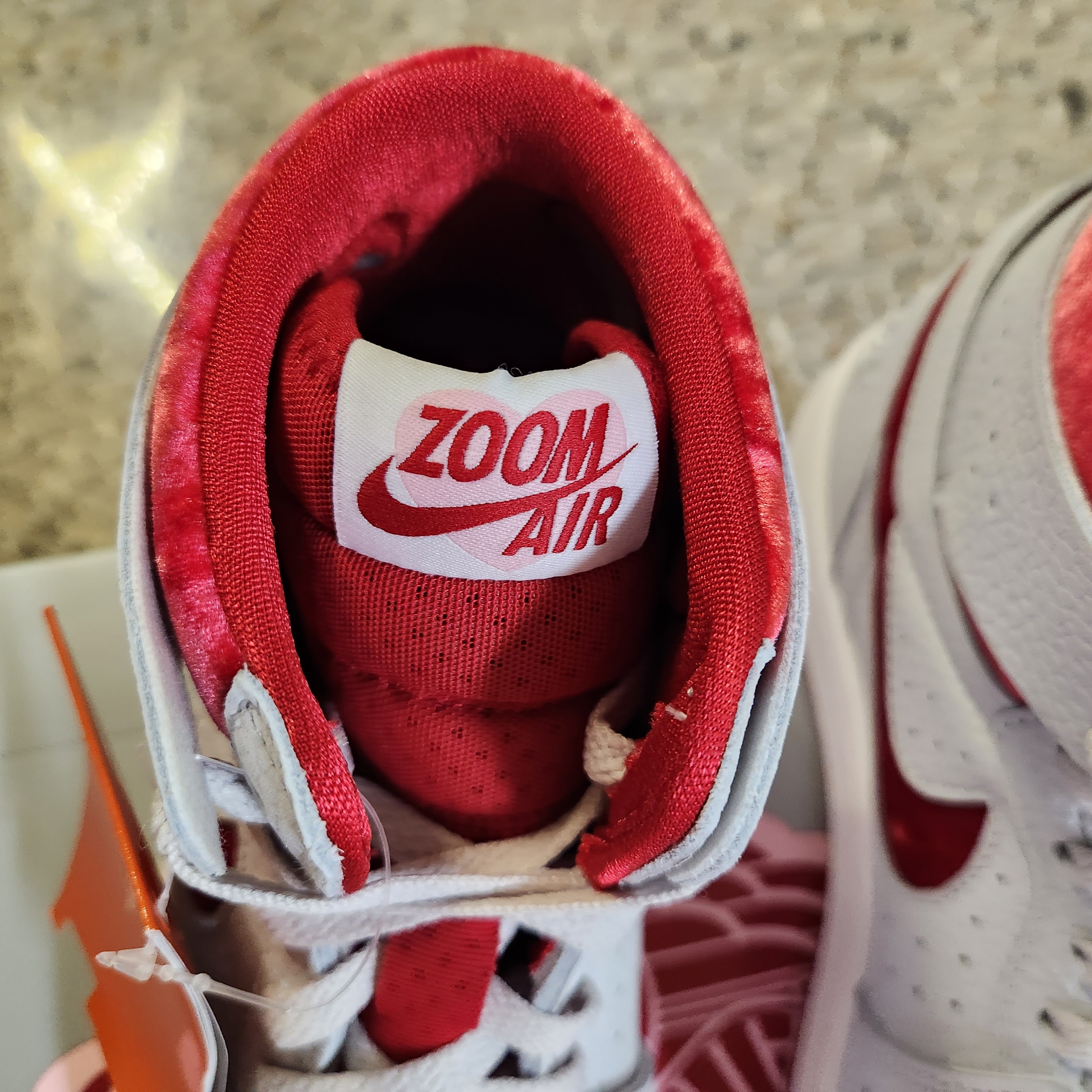 (W) Jordan 1 Zoom Air CMFT 2 Valentine's Day 착용 스타일 - 4