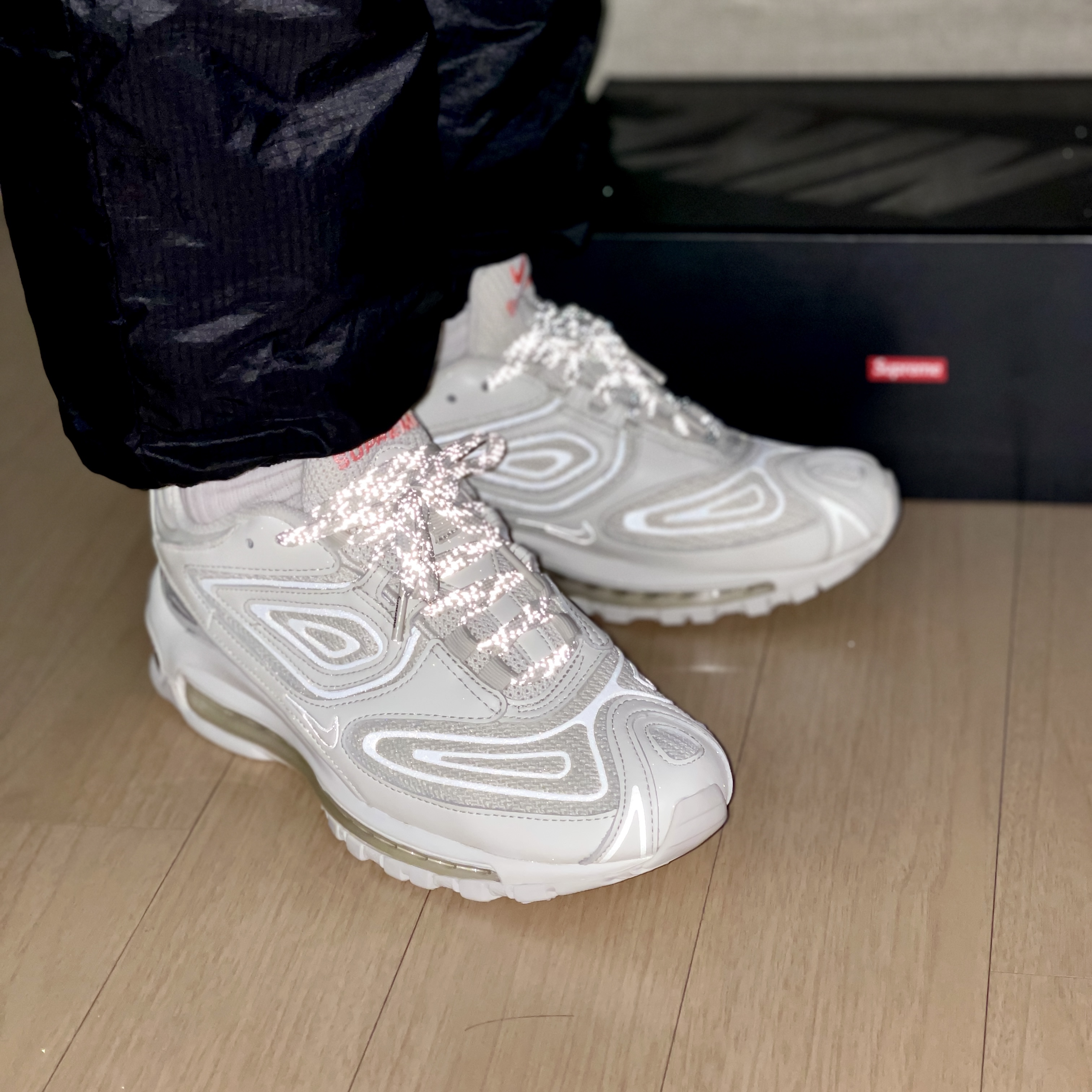 Nike x Supreme Air Max 98 TL White 착용 스타일 - 3