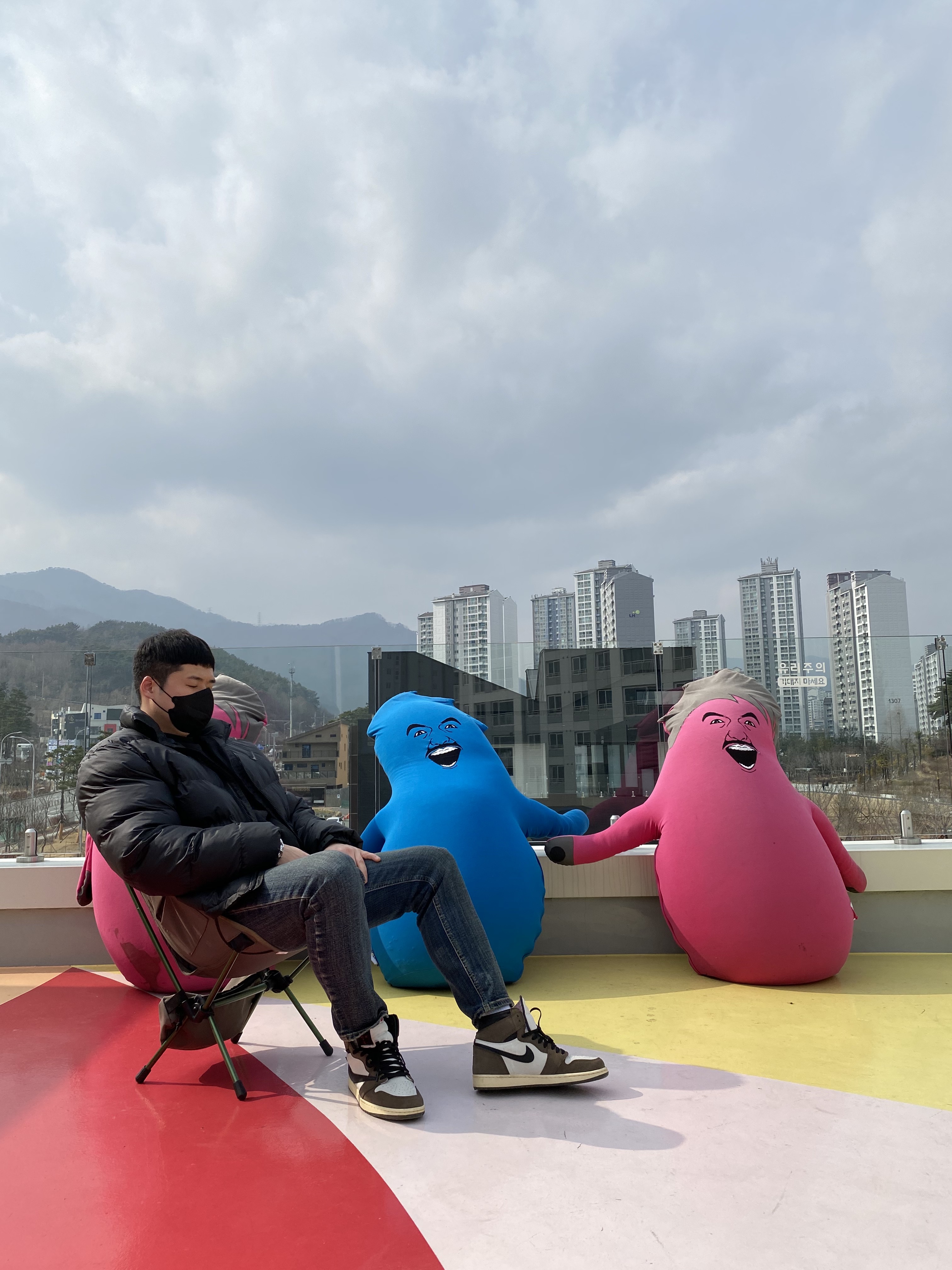 Helinox x Rohongchul Chair One Green, Nike x Drake Nocta Puffer Jacket Black - US/EU 착용 스타일 - 4