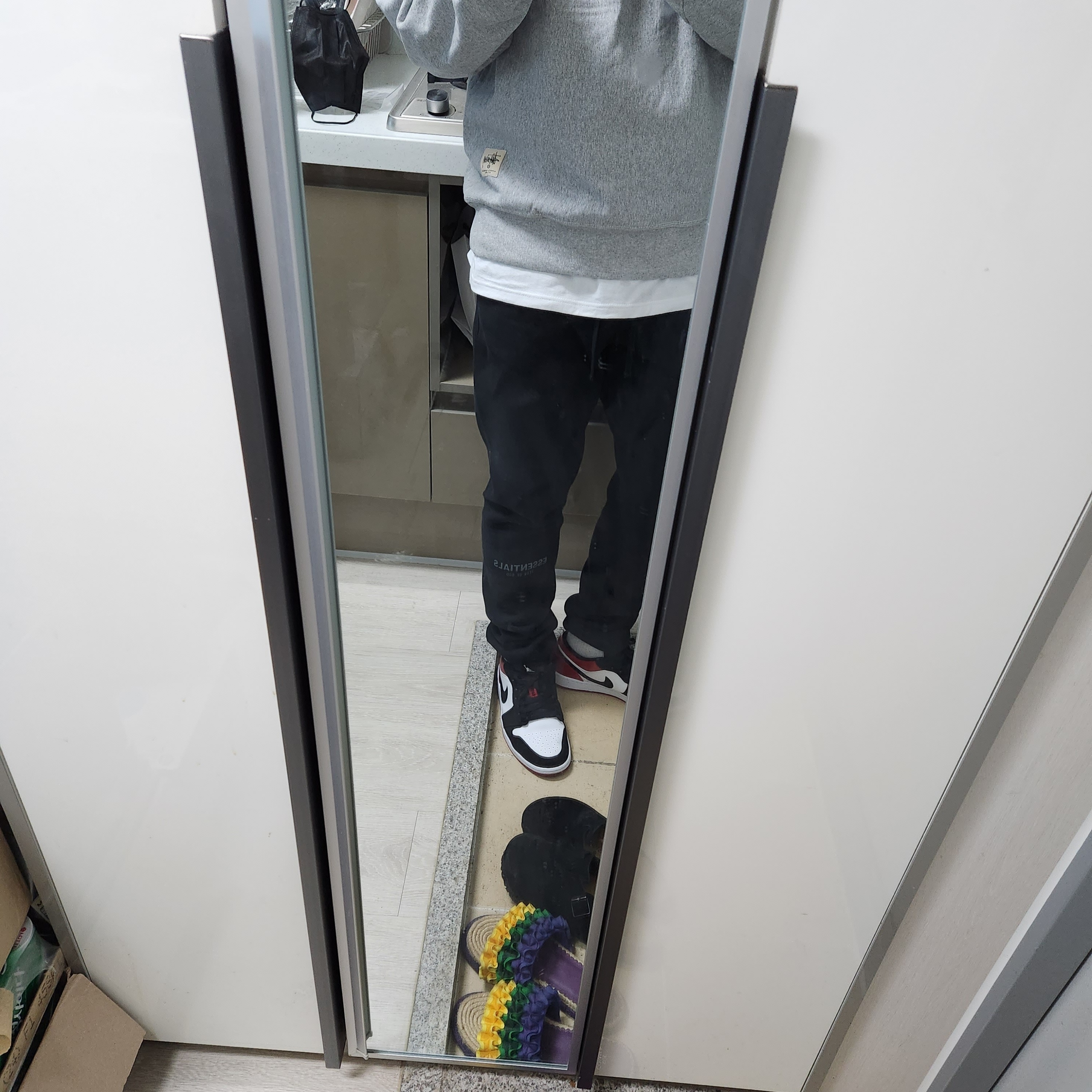 Essentials The Core Collection Sweatpants Black, Jordan 1 Low Black Toe 착용 스타일