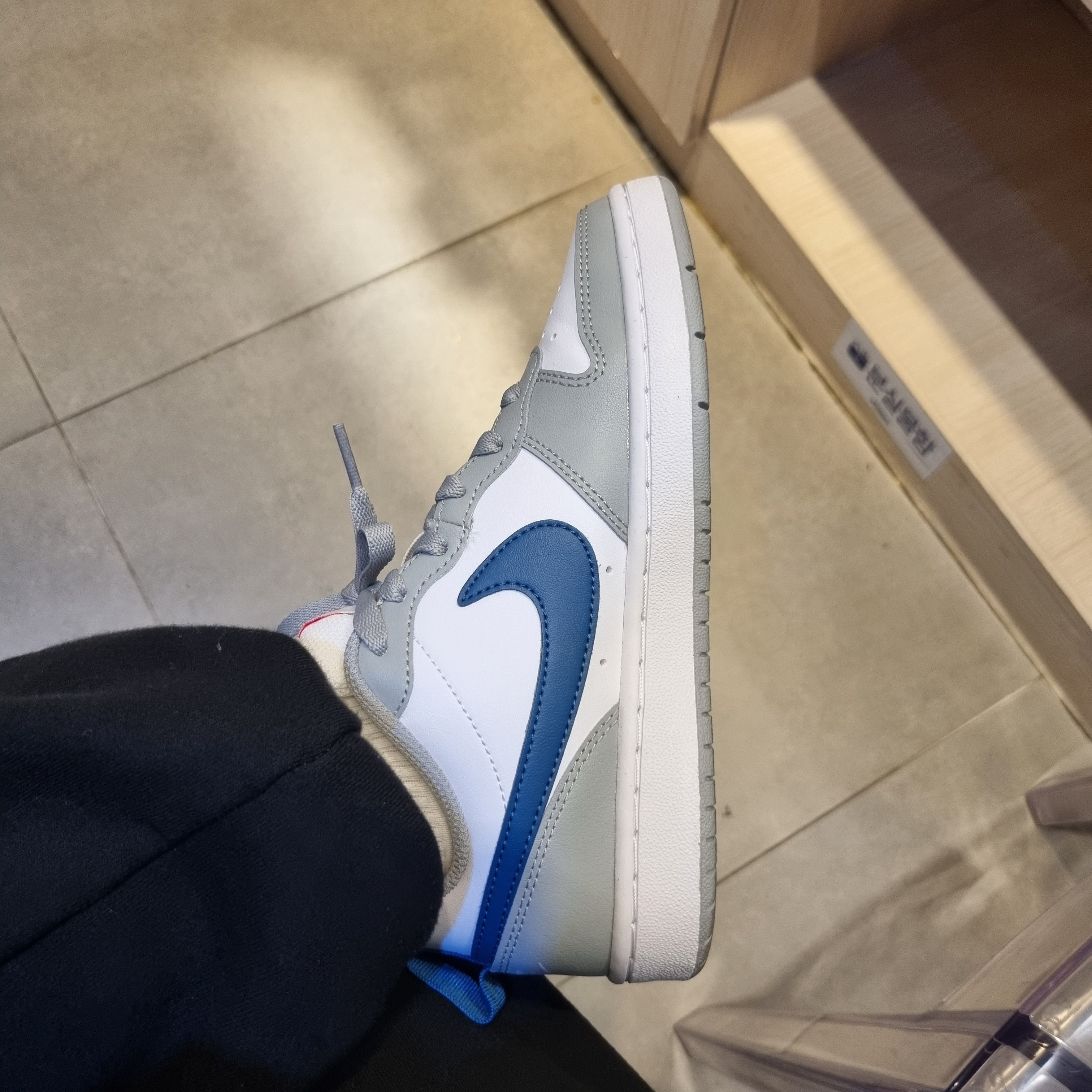 (GS) Nike Court Borough Low 2 Light Smoke Grey 착용 스타일 - 2