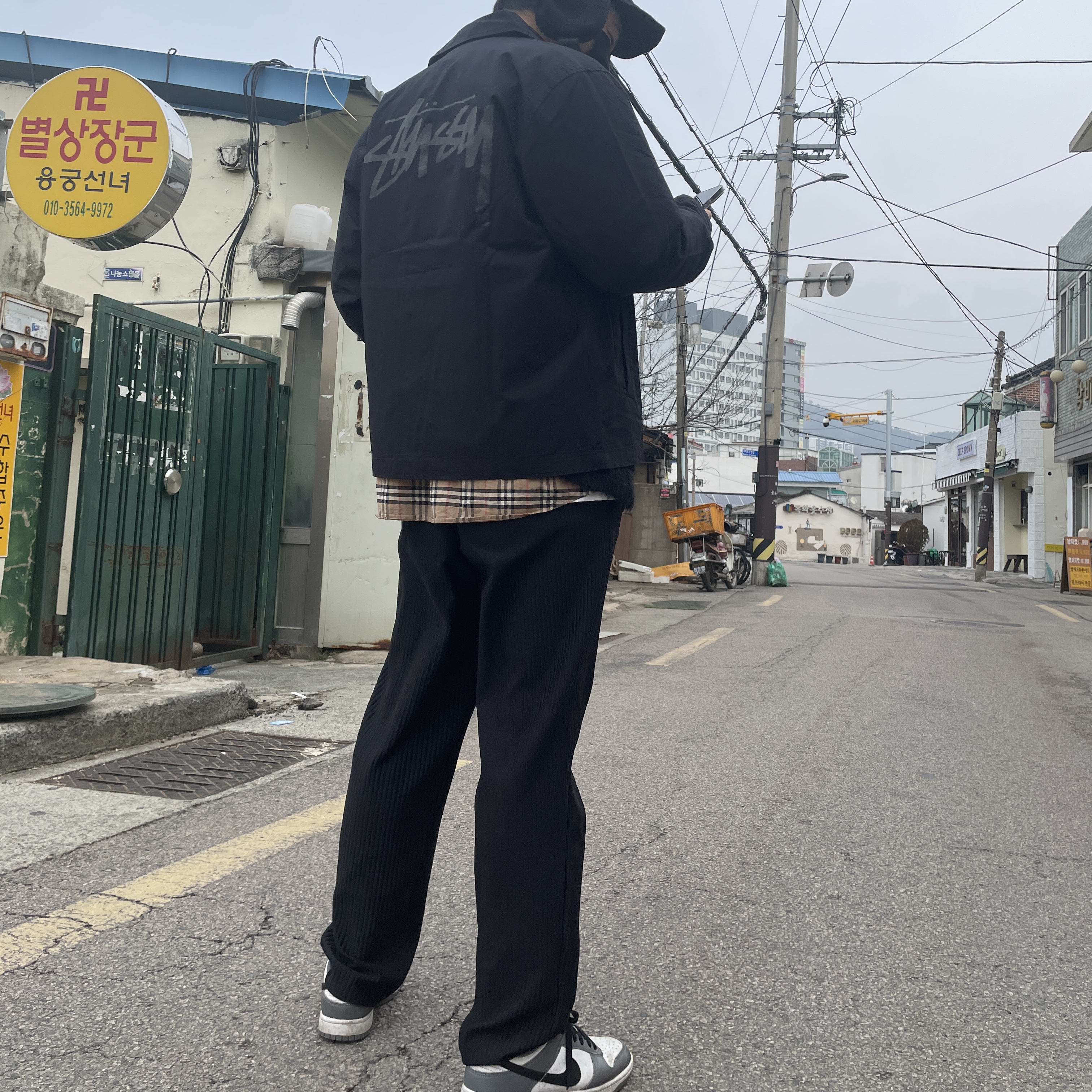 Stussy Coach Shirt Black, Burberry Check Cotton Poplin Shirt Archive Beige 착용 스타일