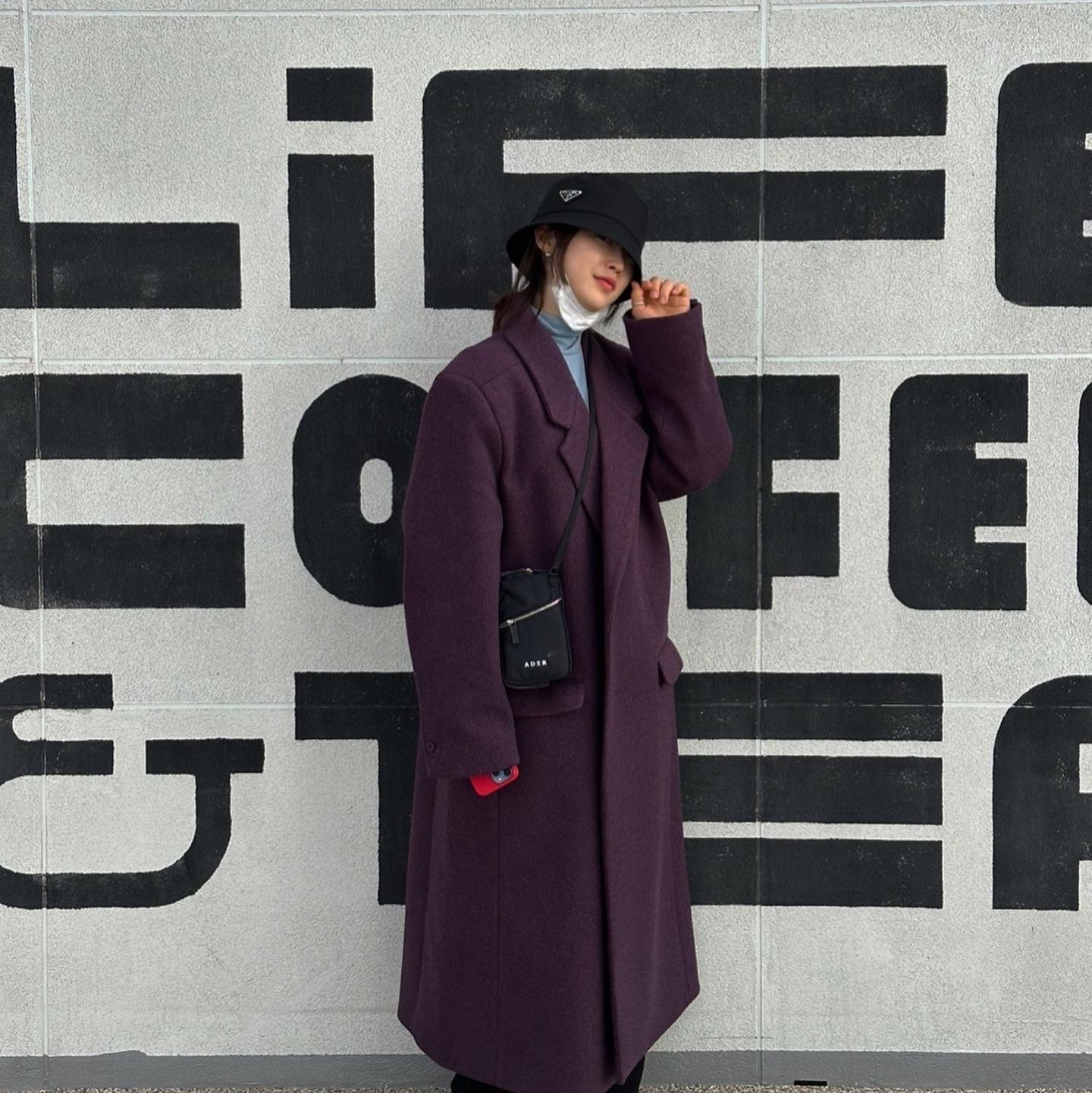 (W) Prada Re-Nylon Bucket Hat Black 착용 스타일 - 1
