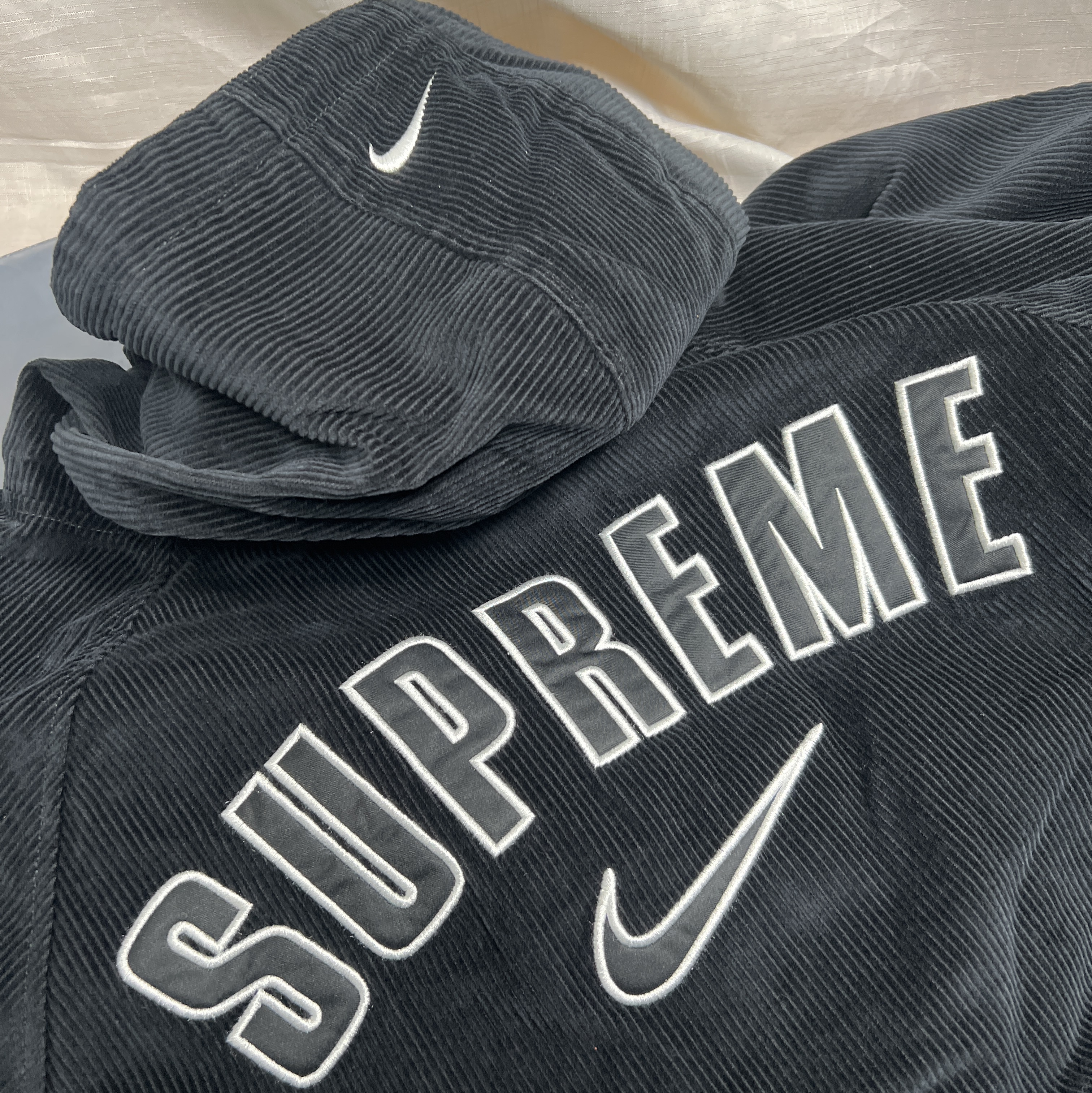 Supreme x Nike Arc Corduroy Hooded Jacket Black - 22SS 착용 스타일