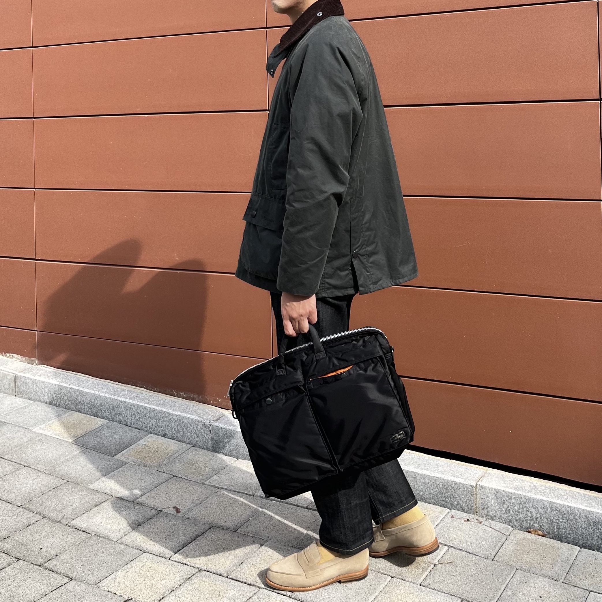 Porter Tanker 2Way Briefcase Black 착용 스타일 - 2
