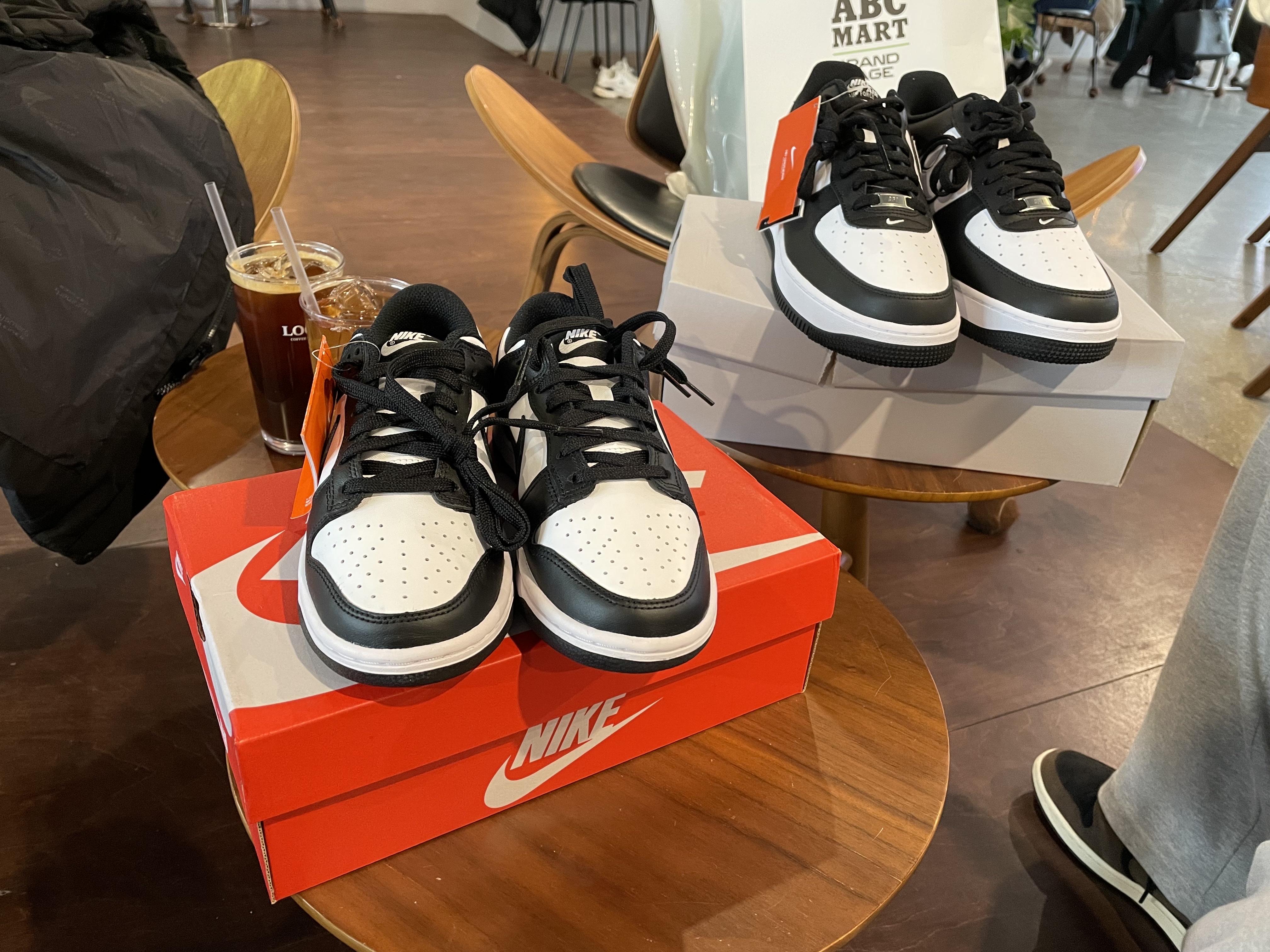 (W) Nike Dunk Low Black, Nike Air Force 1 '07 Black White 착용 스타일 - 2