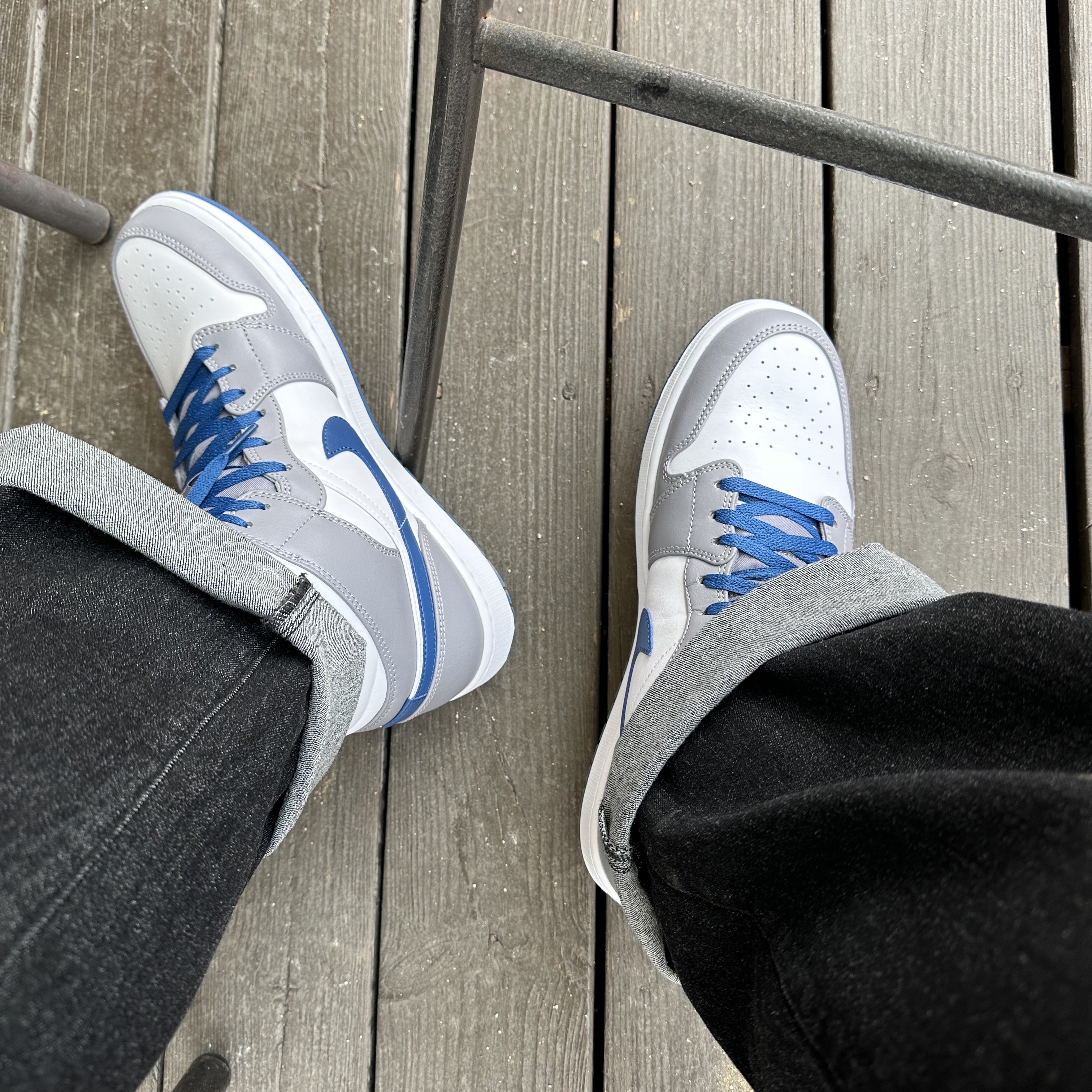 Jordan 1 Mid Cement Grey True Blue 착용 스타일