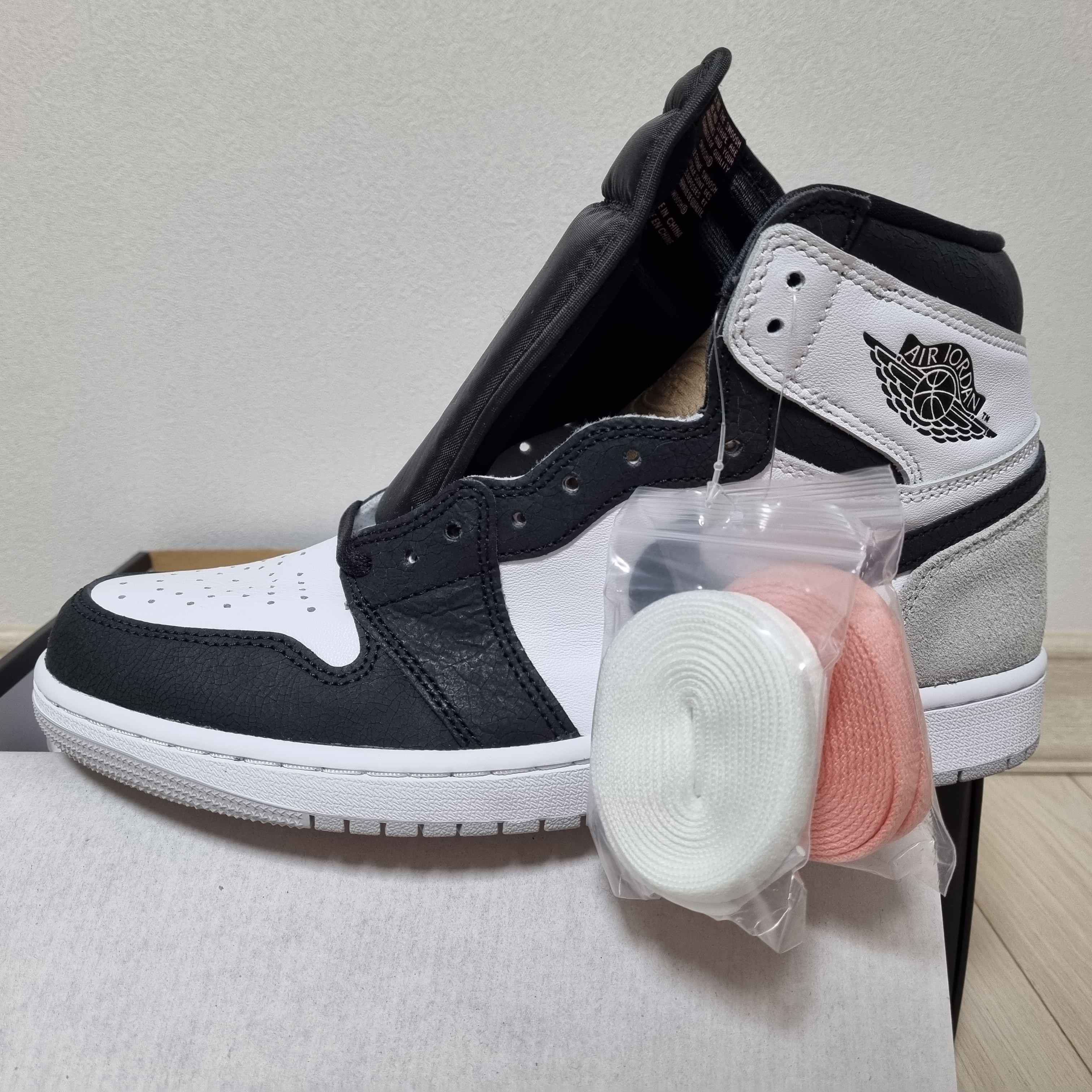 Jordan 1 Retro High OG Bleached Coral 착용 스타일 - 1