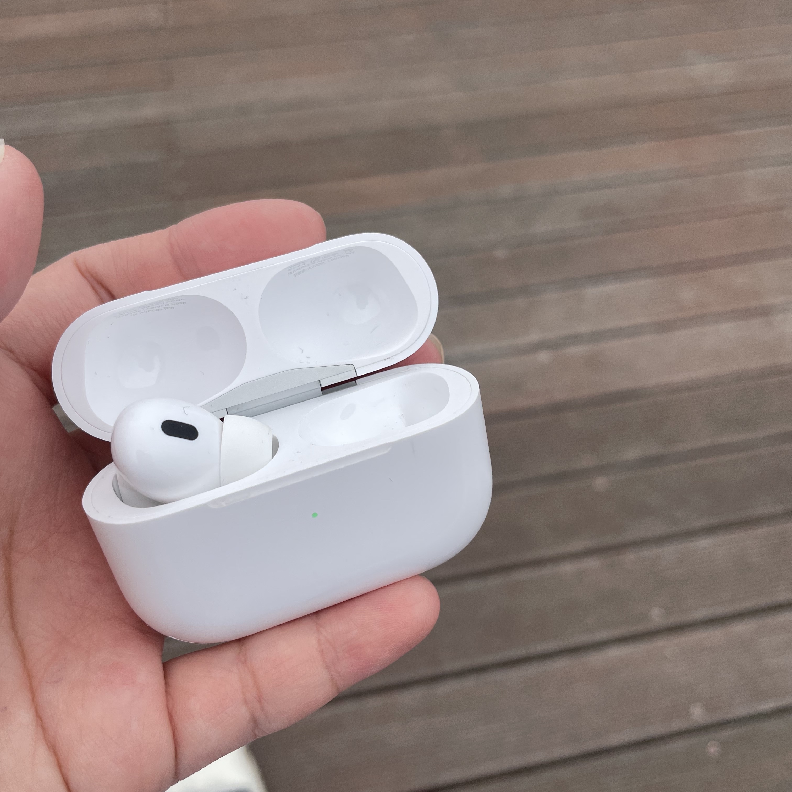 Apple AirPods Pro 2nd Gen (Korean Ver.) 착용 스타일 - 1