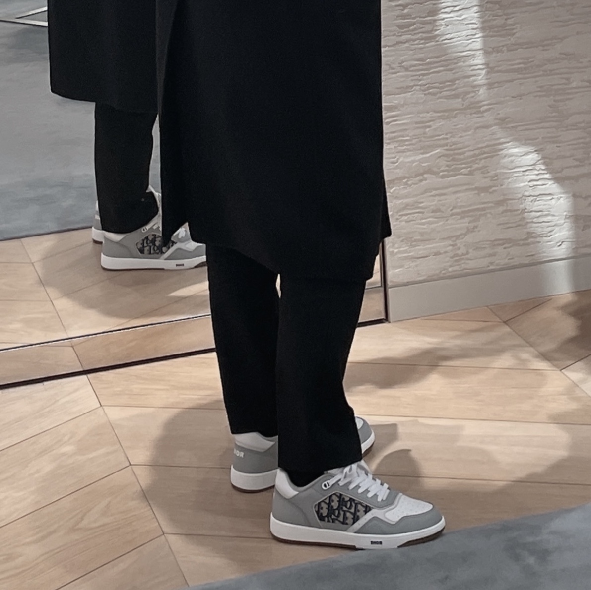 Dior B27 Low-Top Sneakers Gray 착용 스타일 - 3