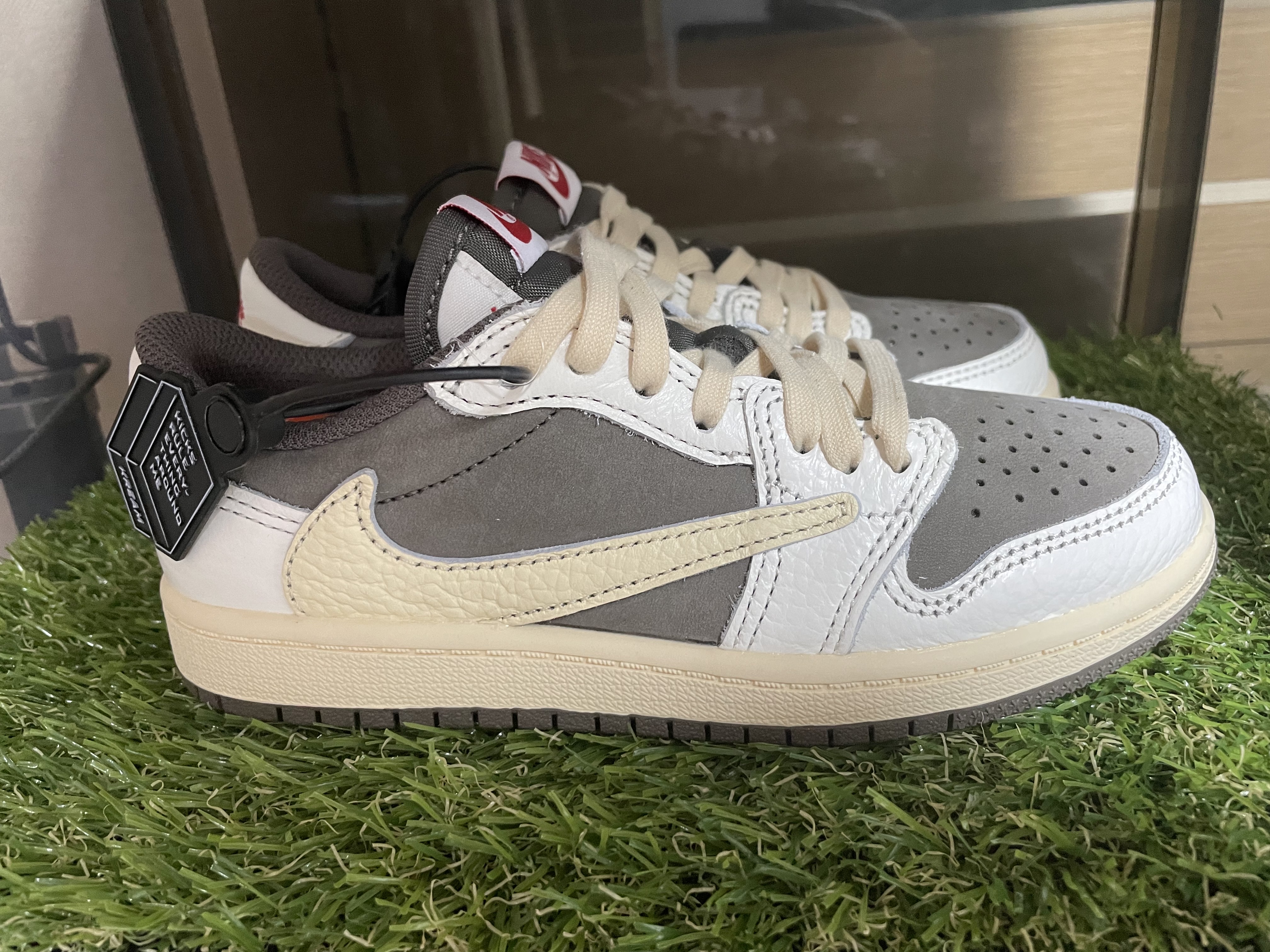 (PS) Jordan 1 x Travis Scott Retro Low OG SP Sail and Ridgerock 착용 스타일
