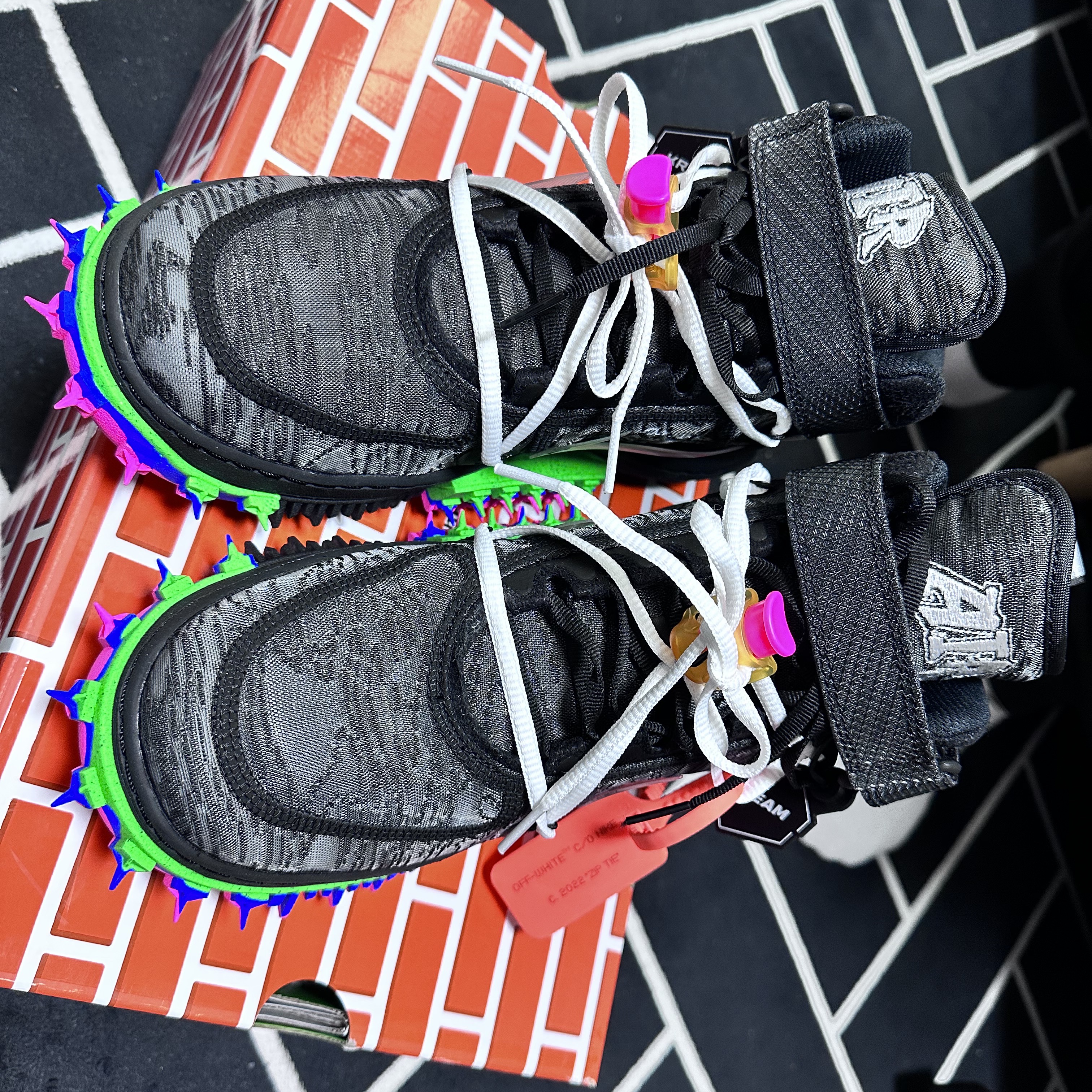 Nike x Off-White Air Force 1 Mid SP Black 착용 스타일 - 1