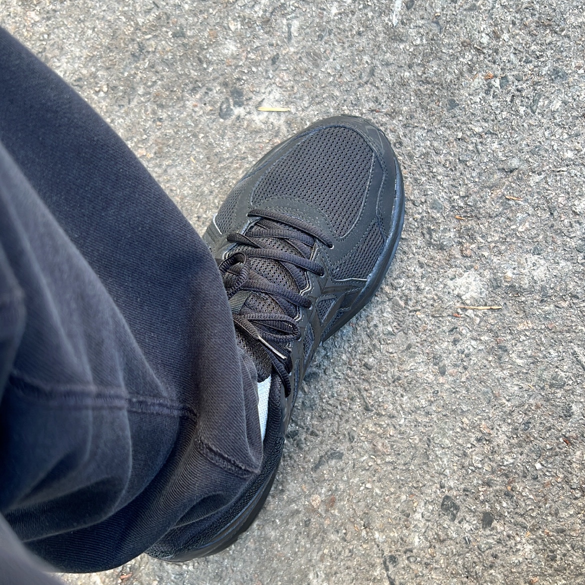 Asics Jog 100 2 Black 착용 스타일 - 1