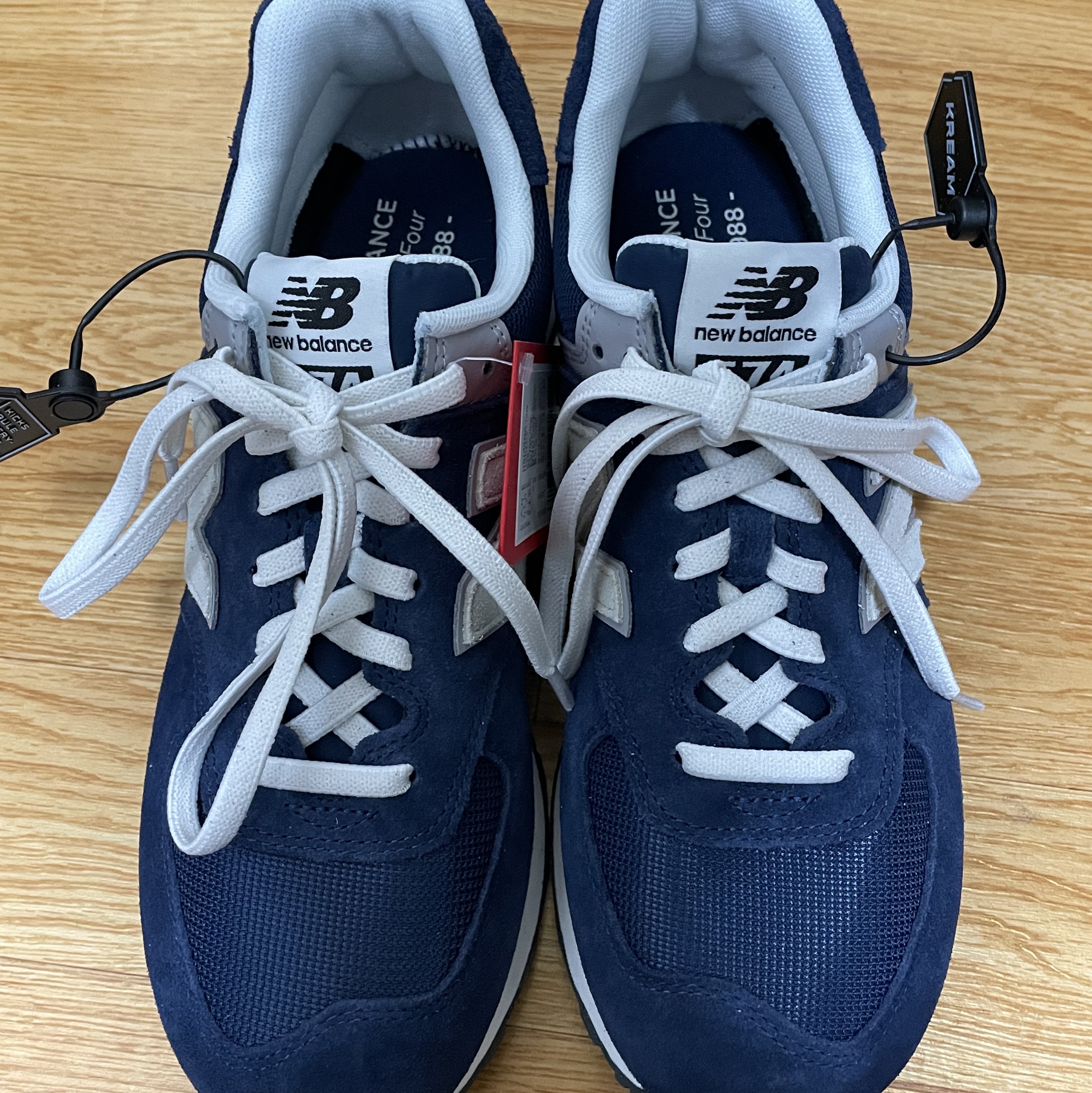 New Balance 574 Classics Reimagined Navy 착용 스타일