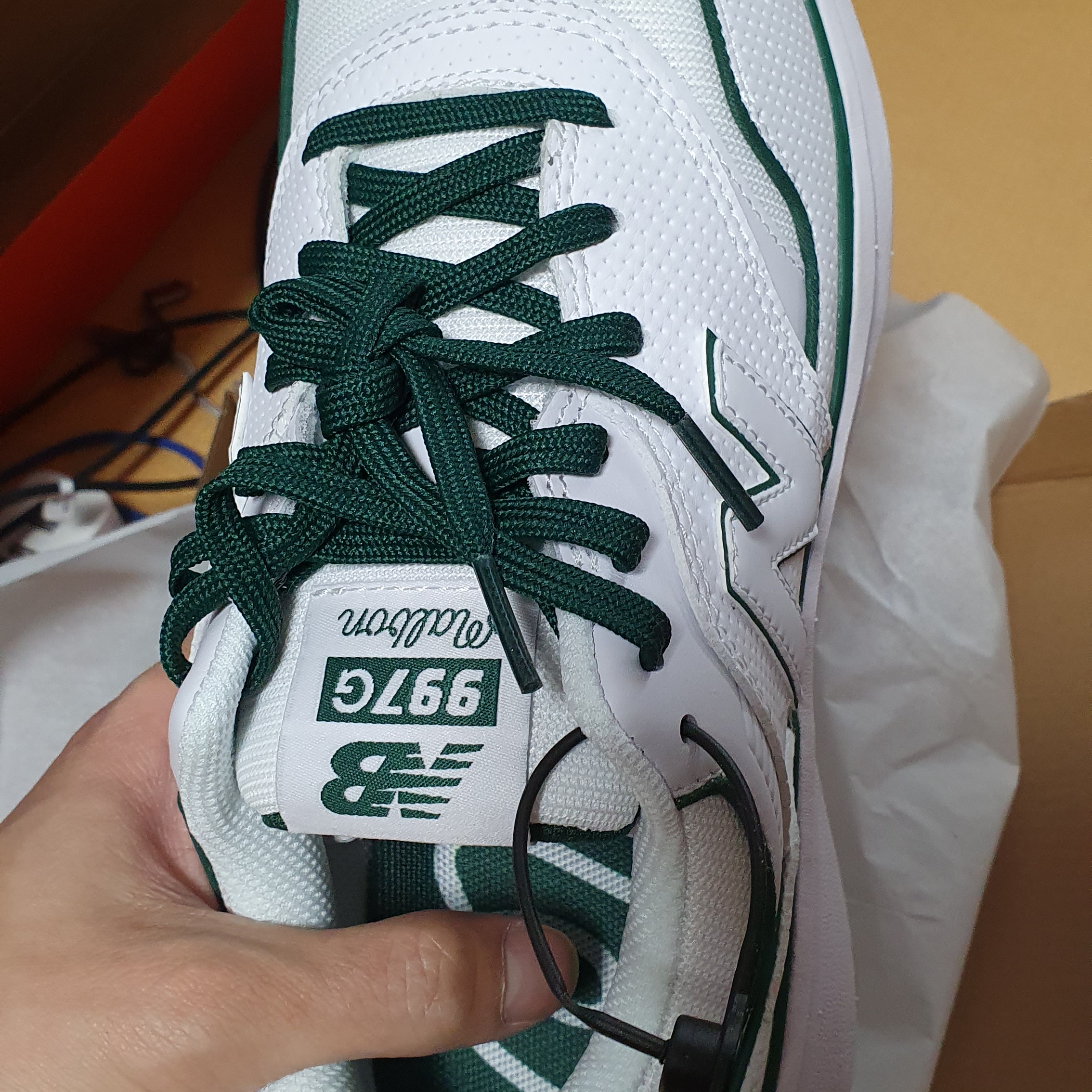 New Balance x Malbon 997 Golf White Green 착용 스타일 - 1