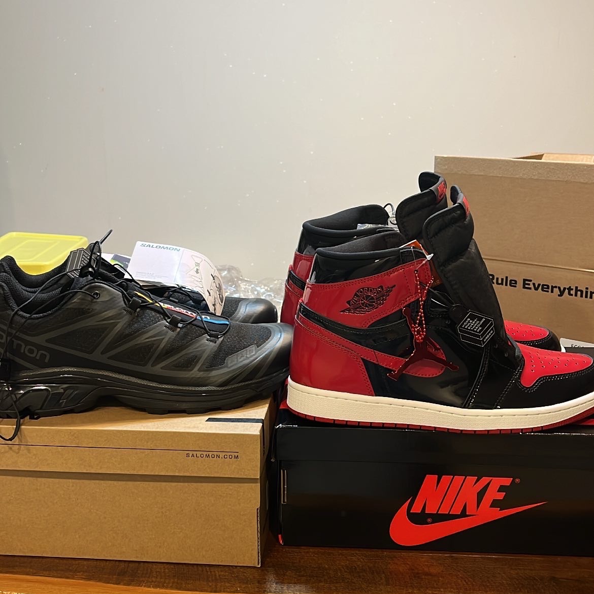 Jordan 1 Retro High OG Patent Bred, Salomon XT-6 ADV Black 착용 스타일
