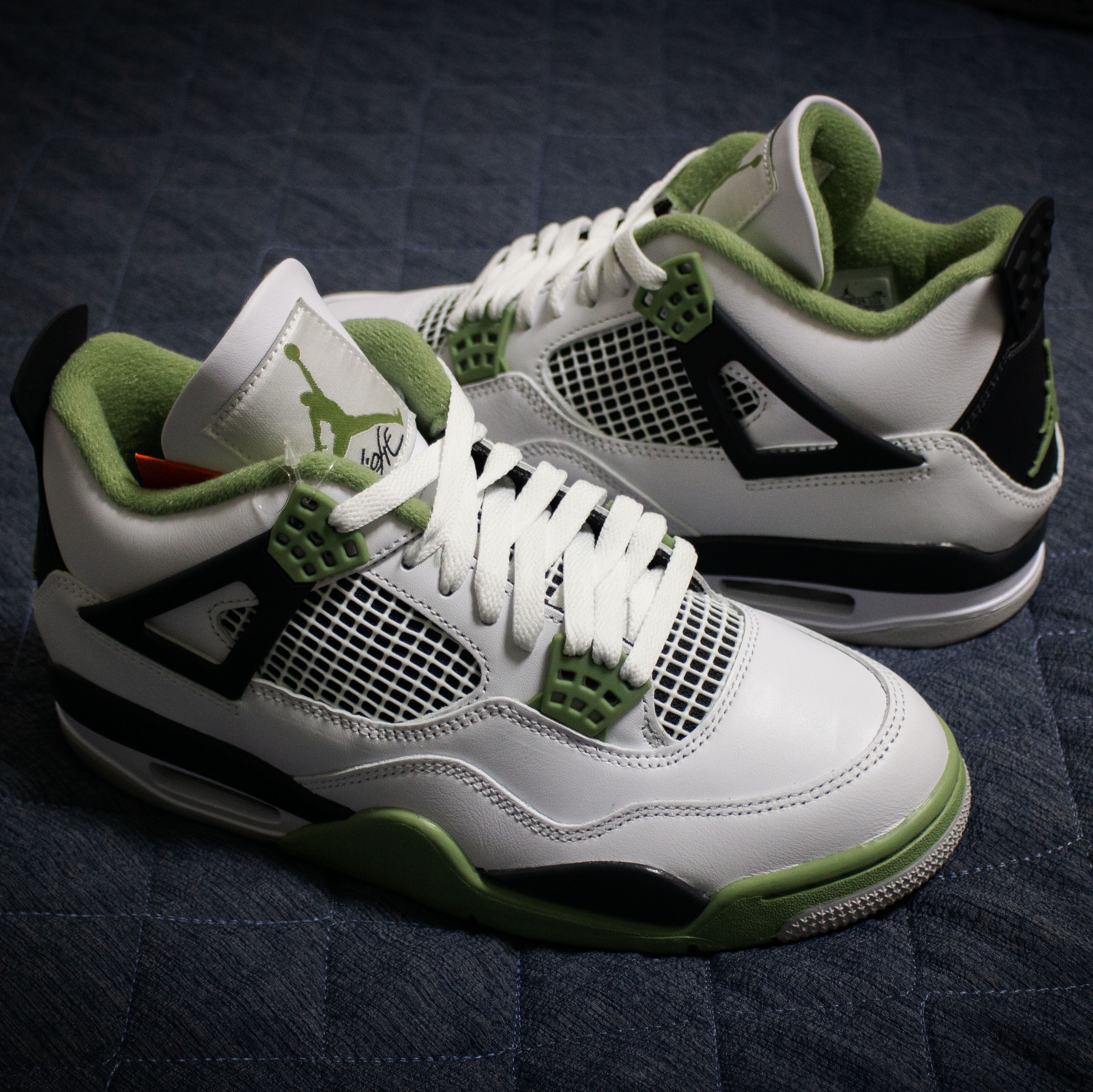 (W) Jordan 4 Retro Oil Green 착용 스타일 - 1