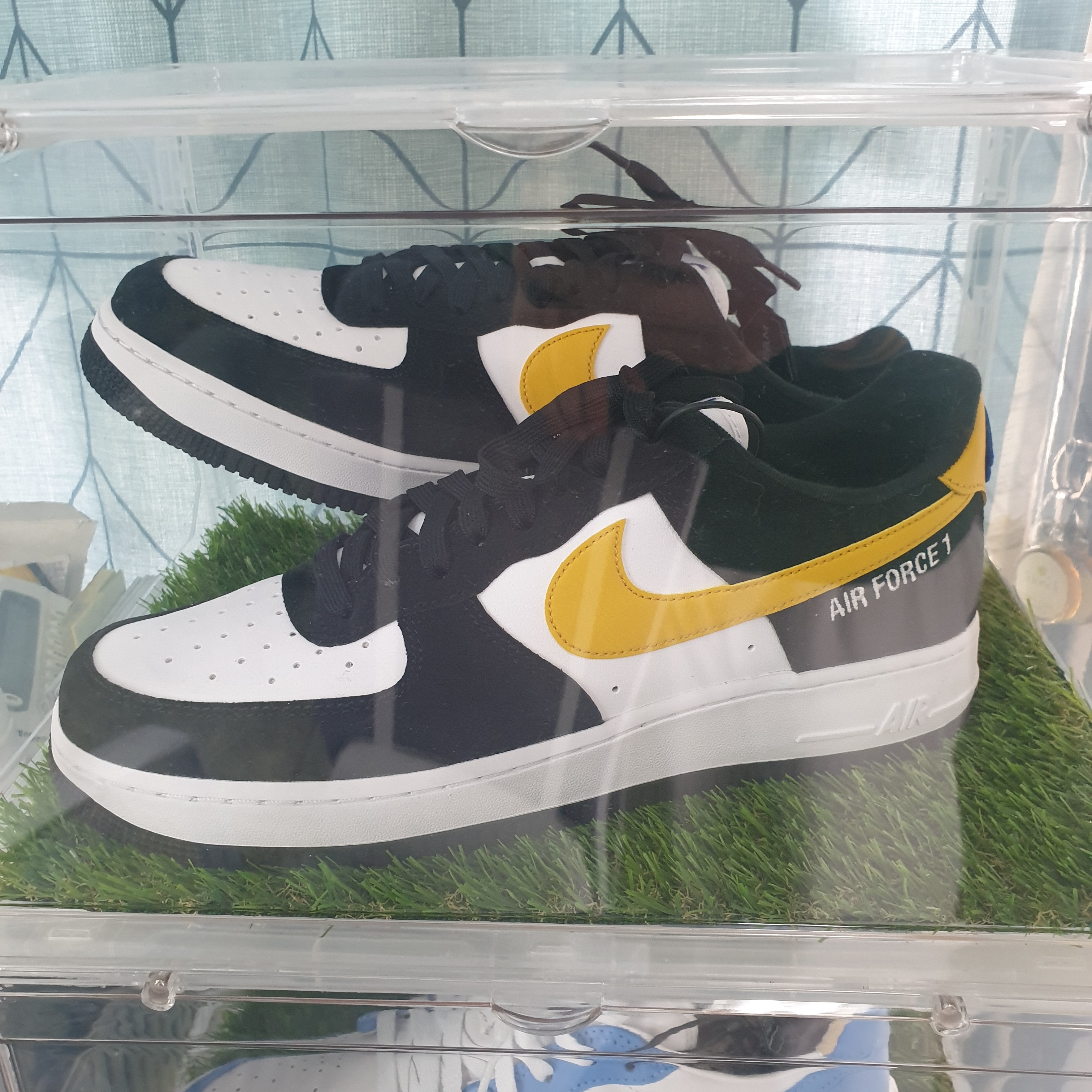 Nike Air Force 1 '07 LV8 Athletic Club Black Dark Sulfur 착용 스타일