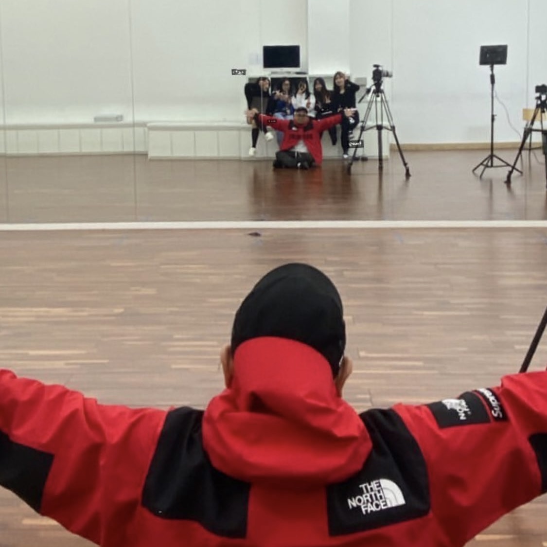 Supreme x The North Face Arc Logo Mountain Parka Red - 19SS 착용 스타일