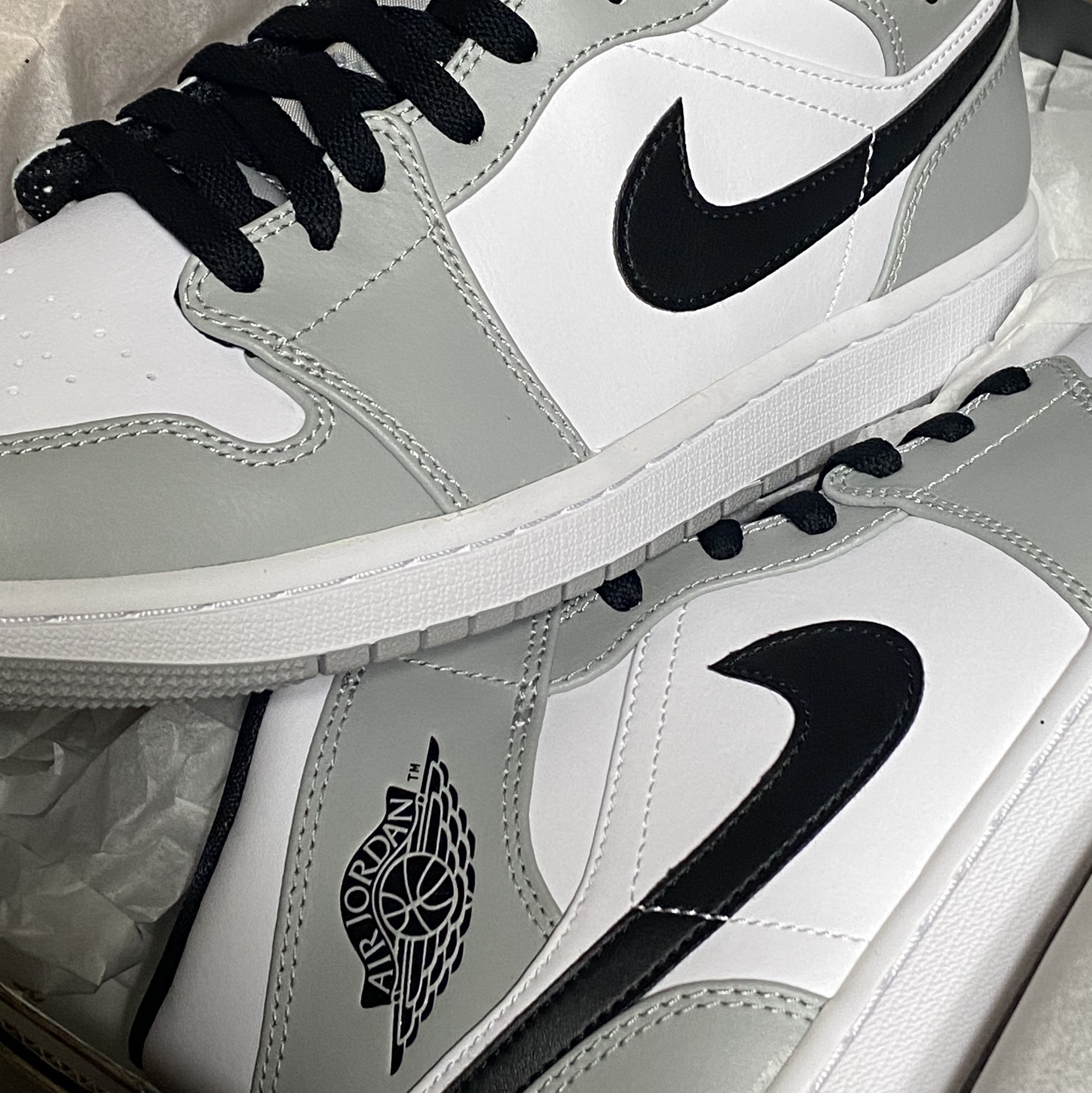 Jordan 1 Mid Light Smoke Grey 착용 스타일