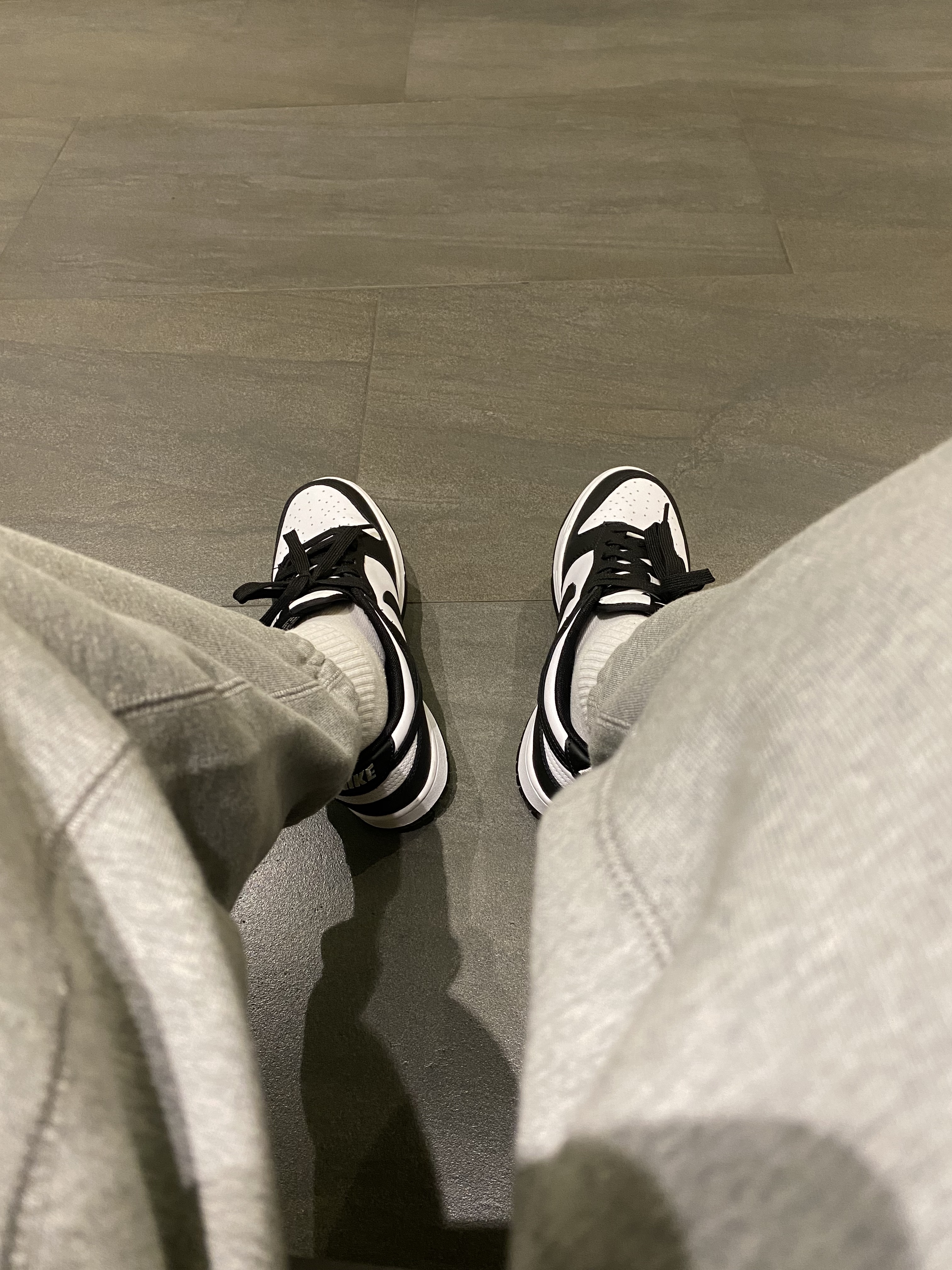 Nike Dunk Low Retro Black, Nike NRG Solo Swoosh Fleece Pants Dark Grey Heather - Asia 착용 스타일