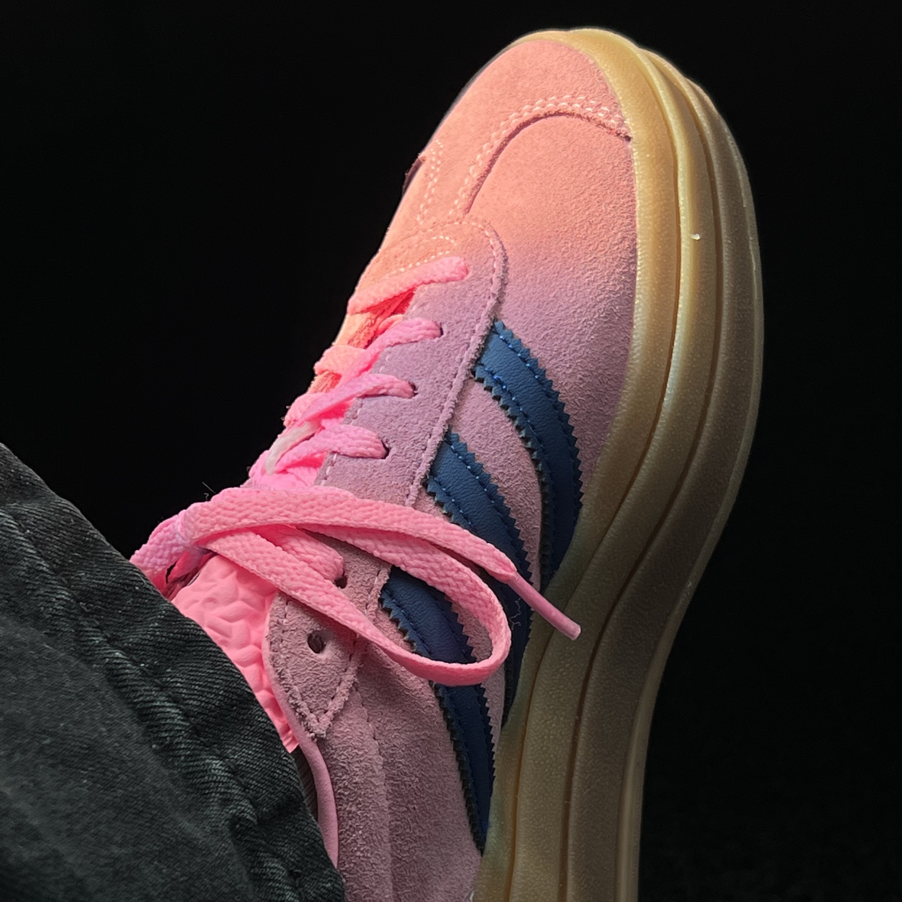 (W) Adidas Gazelle Bold Pink Glow Victory Blue 착용 스타일 - 3