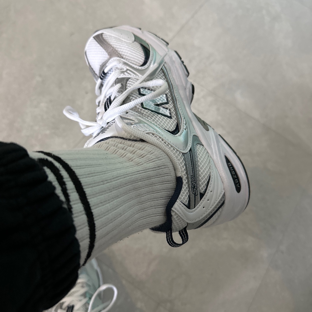 New Balance 530 White 착용 스타일