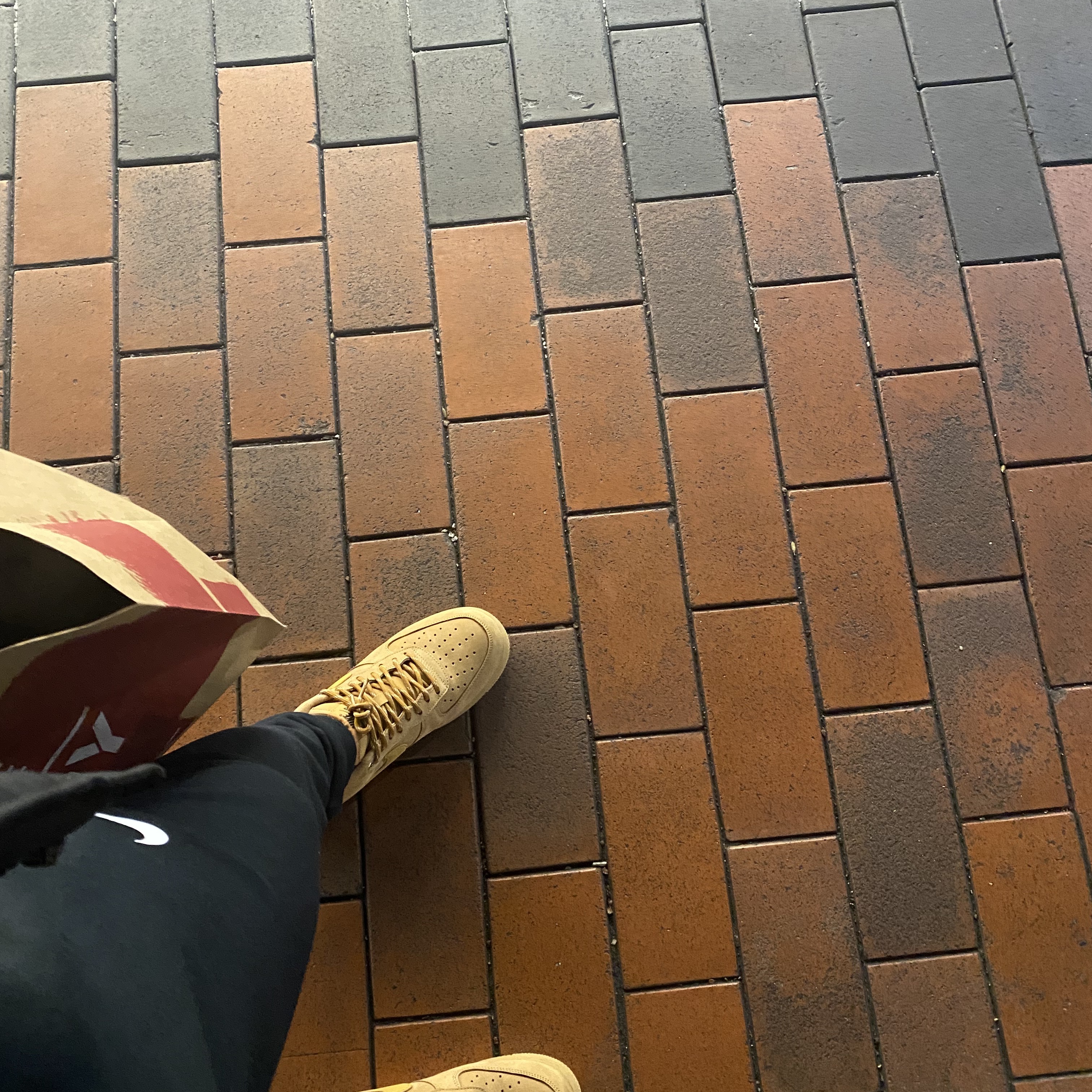 Nike Air Force 1 '07 WB Flax 착용 스타일