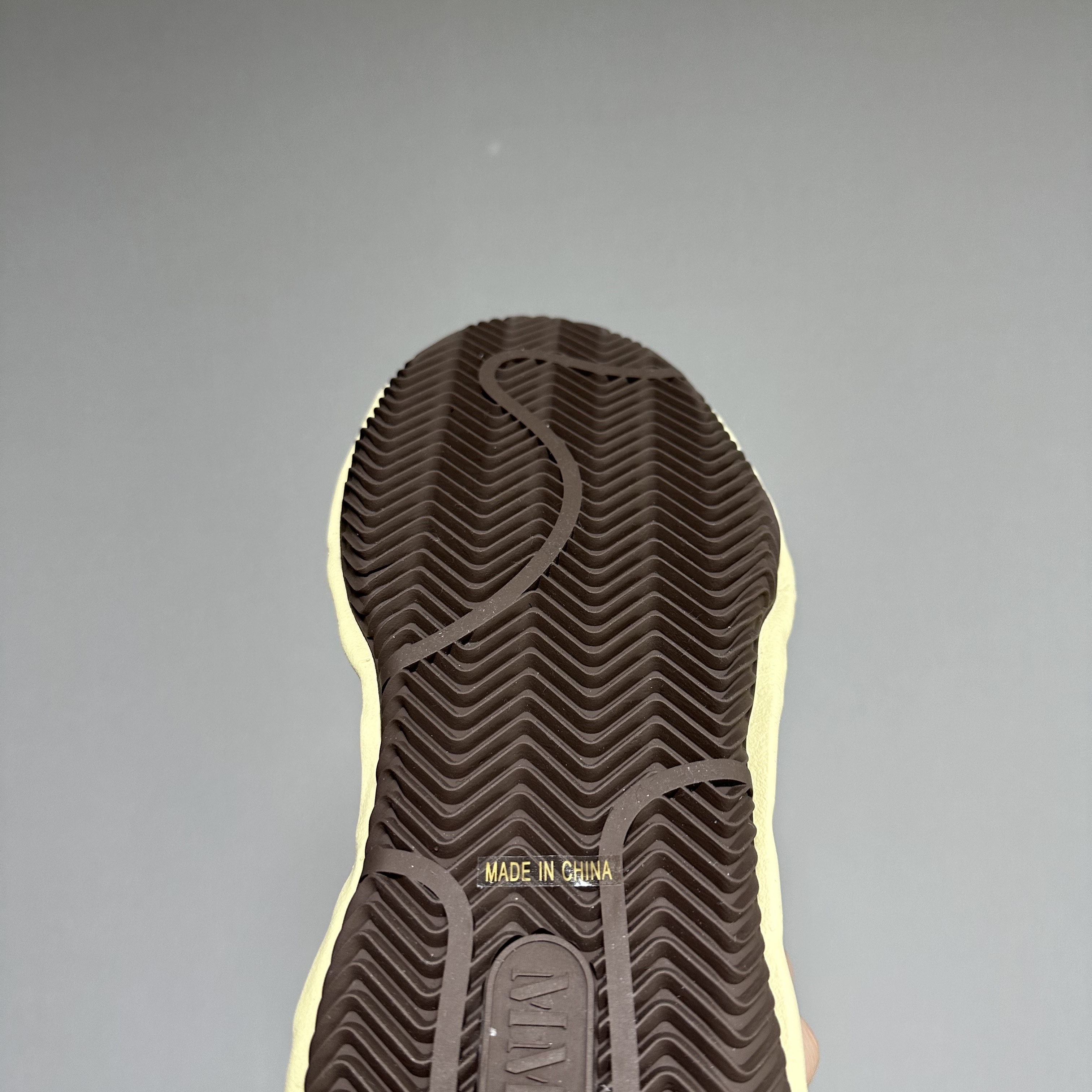 Maison Mihara Yasuhiro Blakey VL OG Sole Canvas Low-top Sneakers Black 착용 스타일 - 4