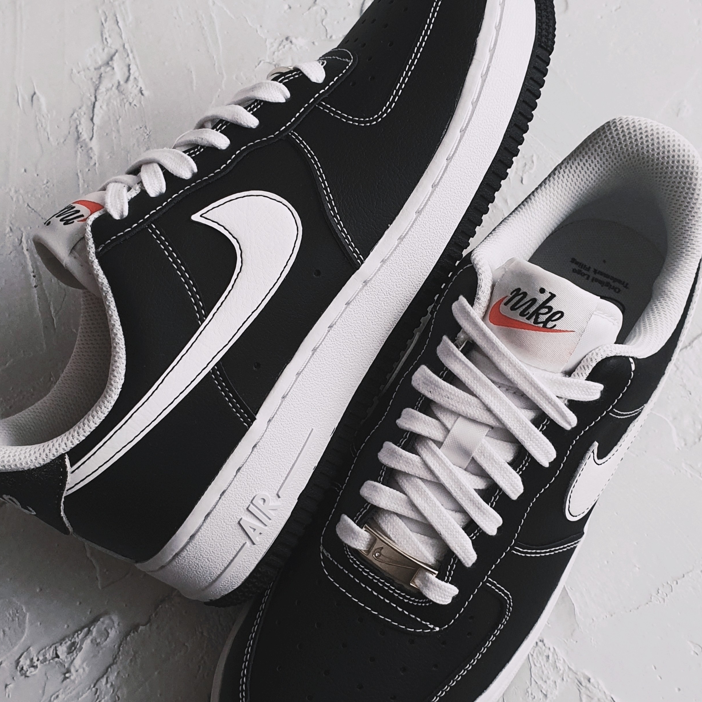 Nike Air Force 1 '07 First Use Black White 착용 스타일 - 1
