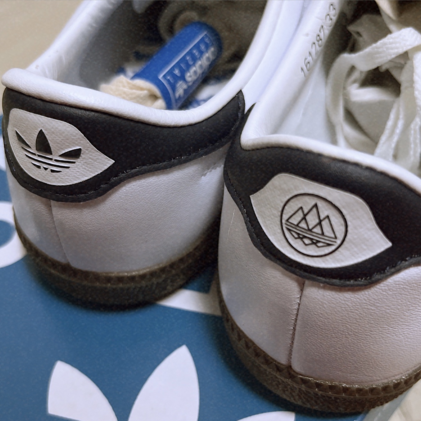 Adidas Hochelaga Spezial Cloud White 착용 스타일