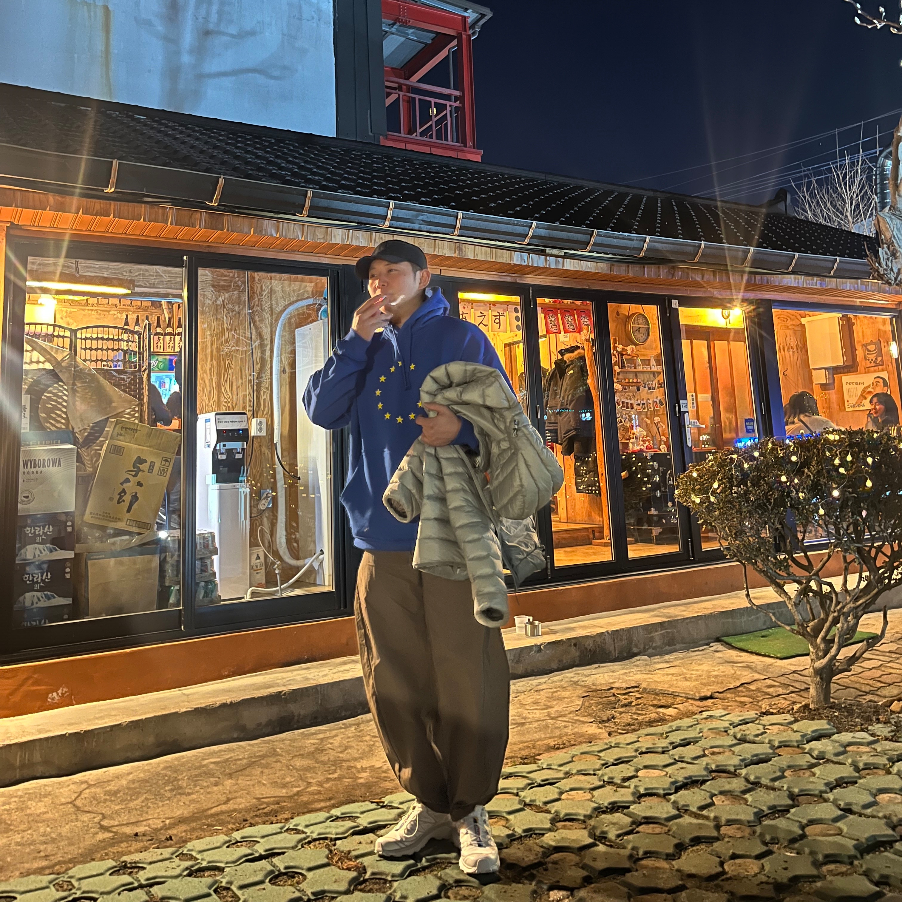 Souvenir Official Eunify Classic Hoodie Blue 2022, Arc'teryx Cerium Hoody Habitat 착용 스타일 - 2