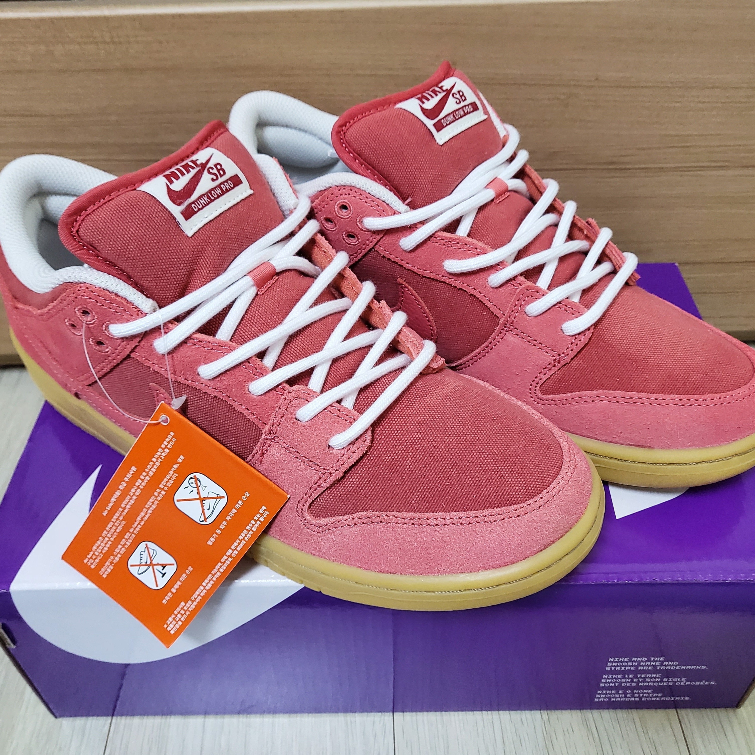 Nike SB Dunk Low Adobe 착용 스타일 - 1