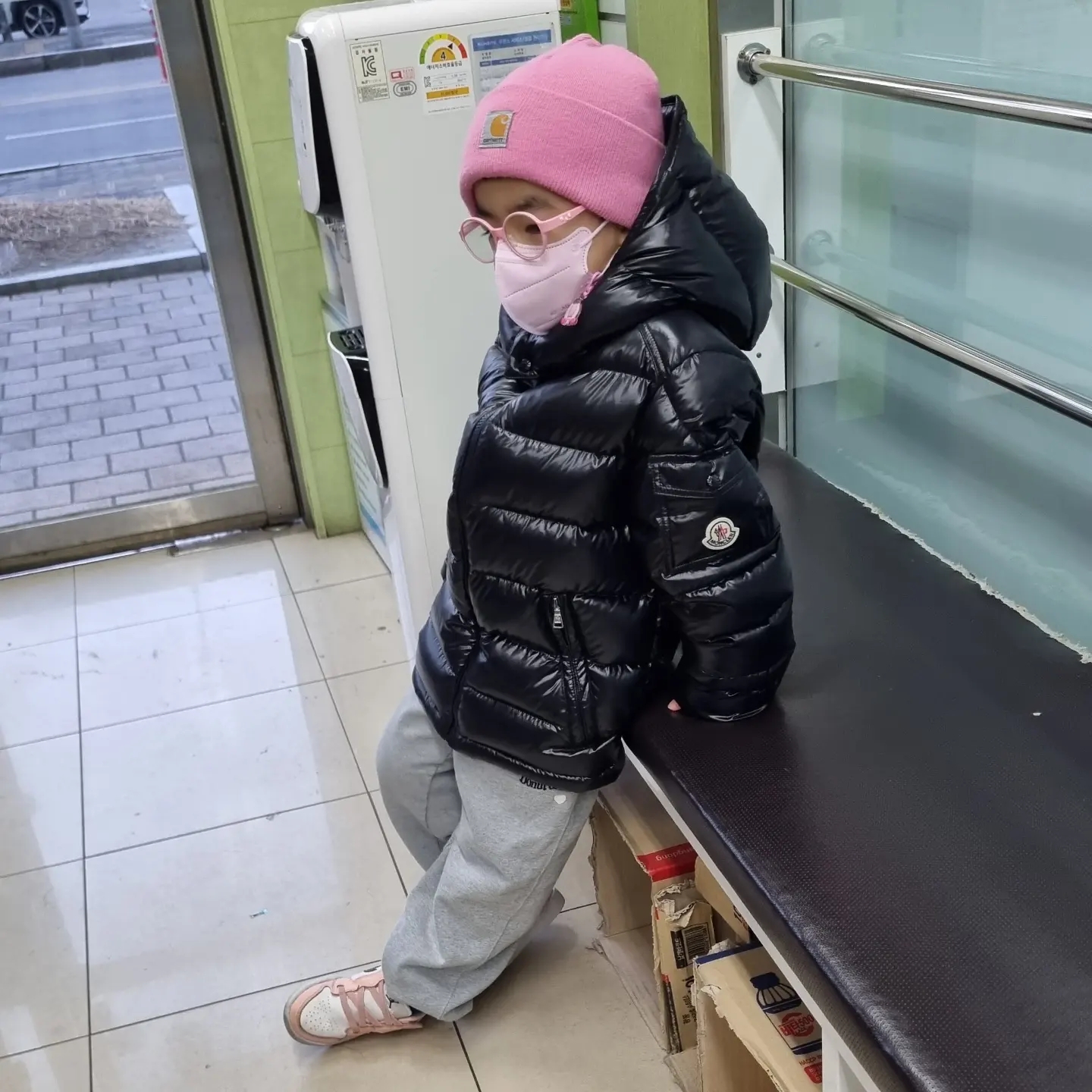 (Kids) Moncler New Maya Down Jacket Black - 22FW, (PS) Jordan 1 Low Alt Light Arctic Pink 착용 스타일 - 1