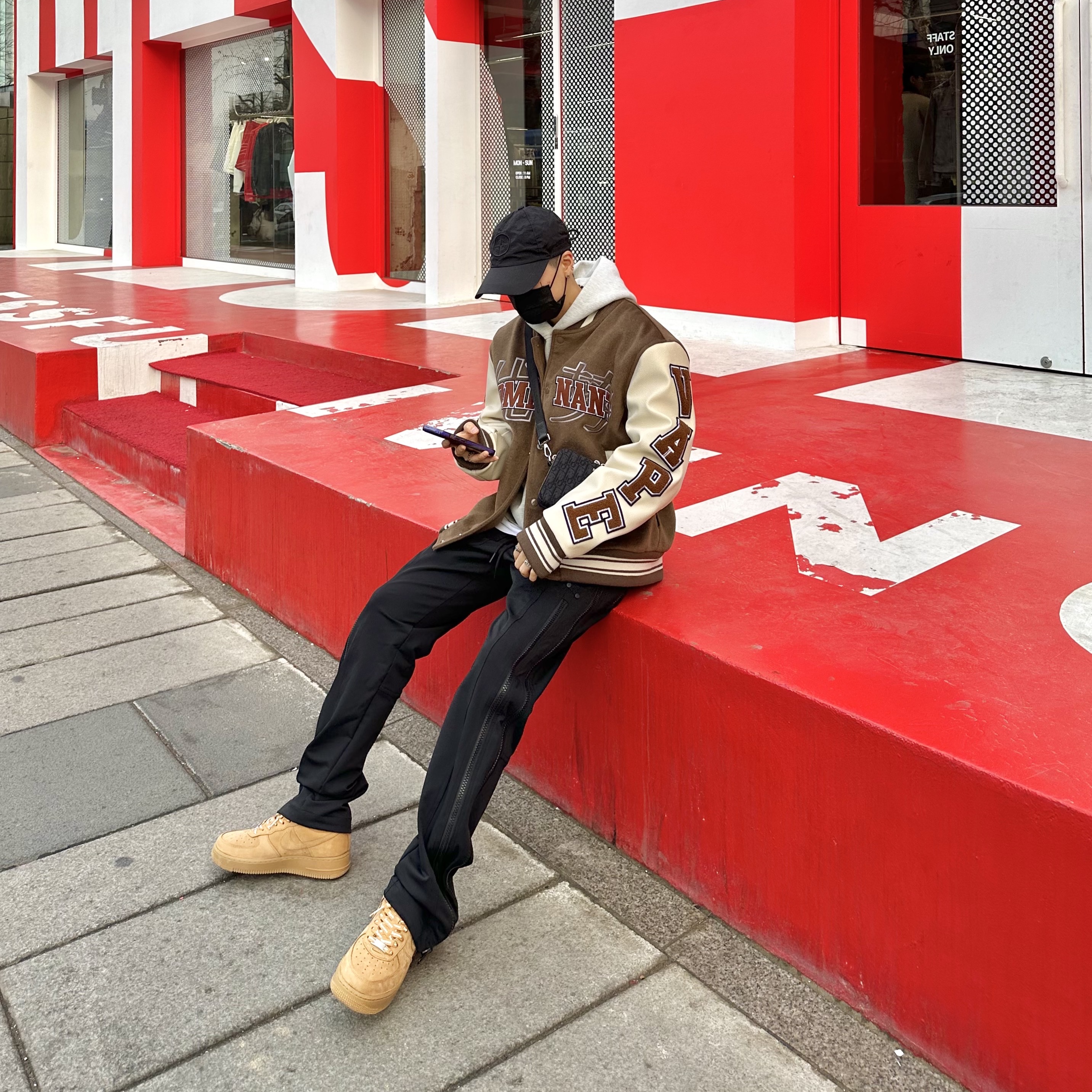 Nike x Supreme Air Force 1 Low Flax, Essentials Pull-Over Hoodie Oatmeal - 21SS 착용 스타일 - 1