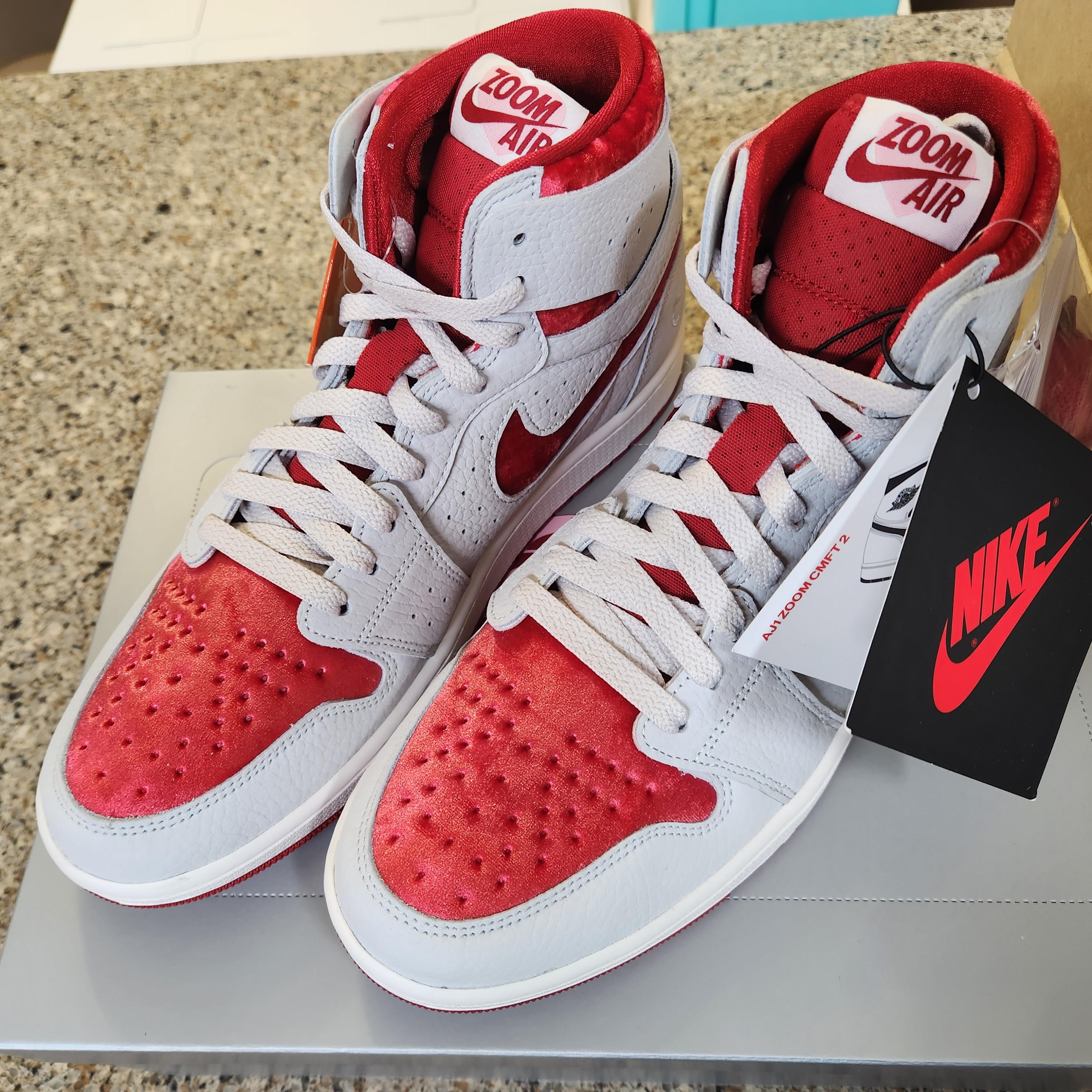 (W) Jordan 1 Zoom Air CMFT 2 Valentine's Day 착용 스타일 - 2