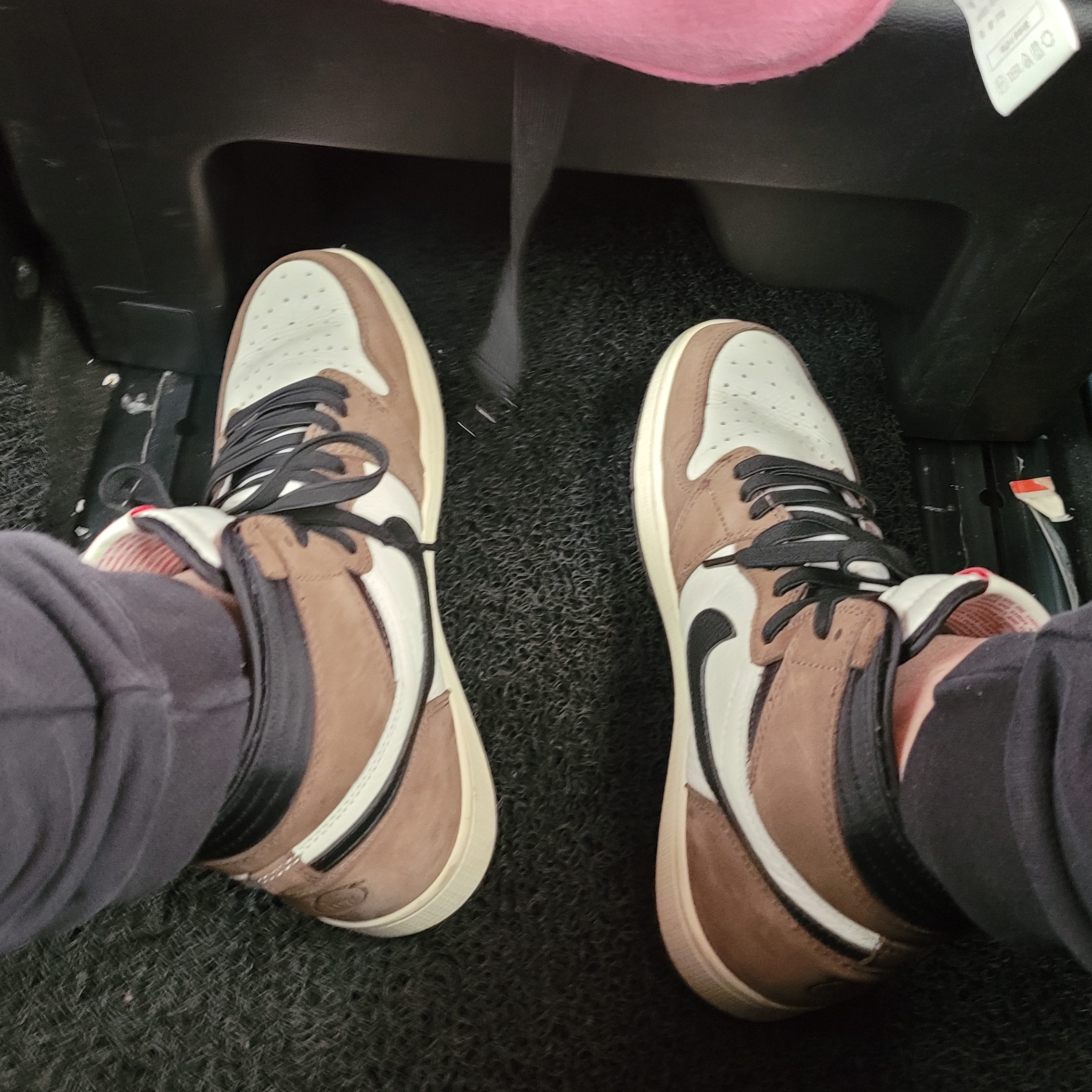 Jordan 1 x Travis Scott Retro High OG SP Mocha 착용 스타일