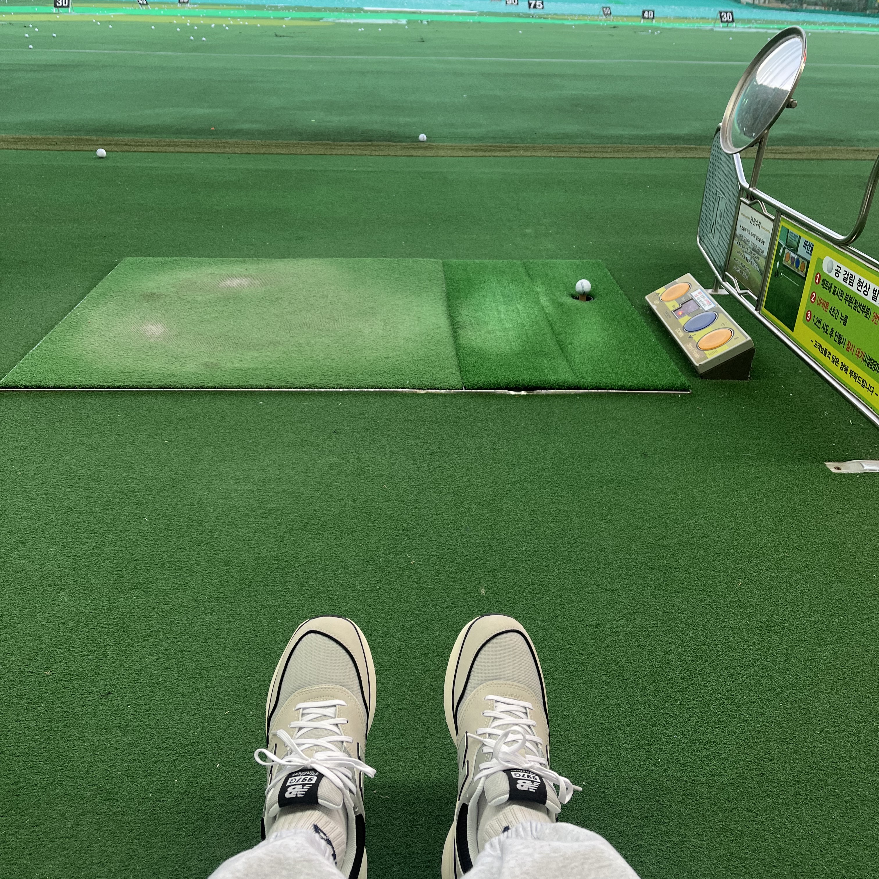 New Balance x Malbon 997 Golf Sand 착용 스타일