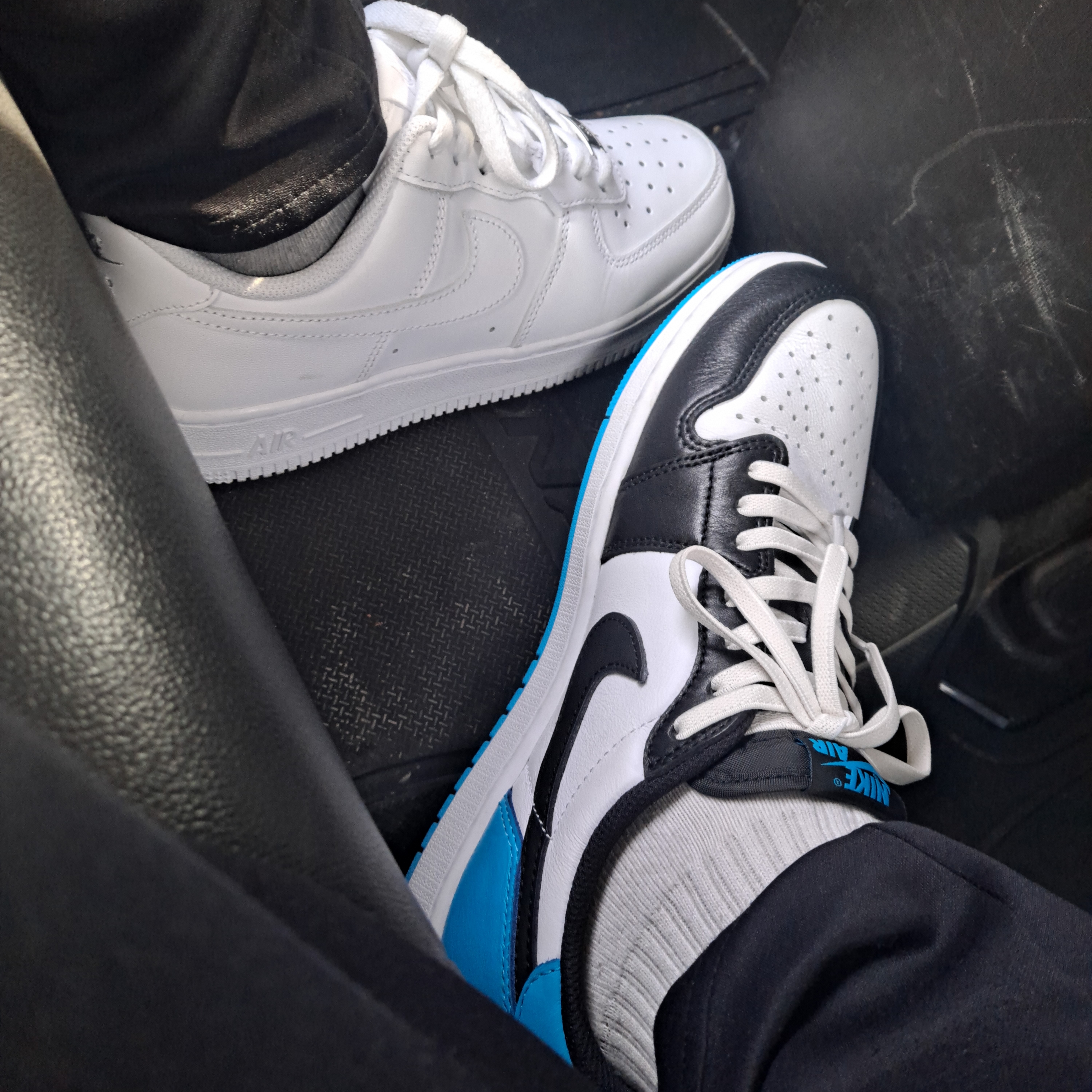 Nike Air Force 1 '07 Low White, Jordan 1 Retro Low OG Black and Dark Powder Blue 착용 스타일