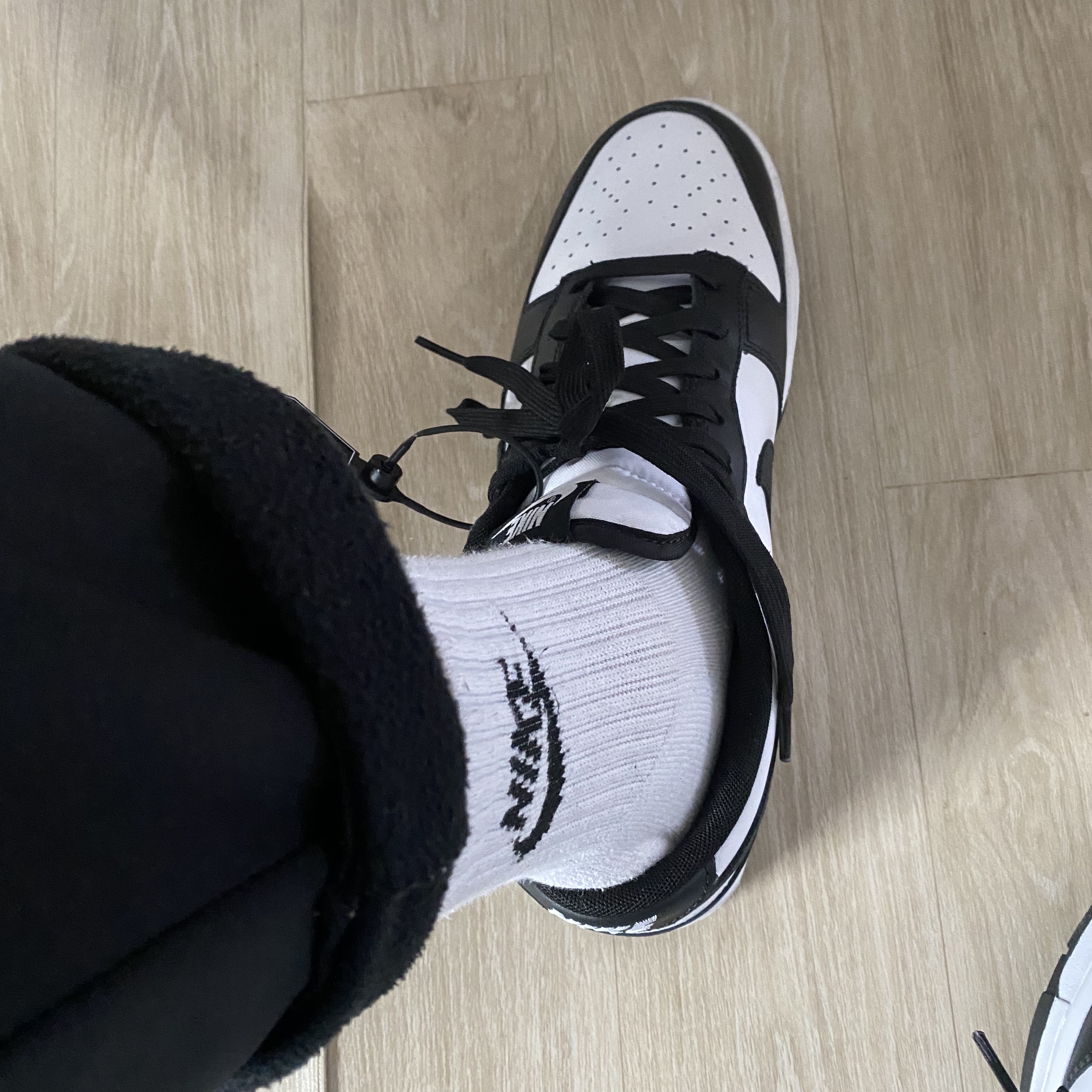 Nike Dunk Low Retro Black 착용 스타일