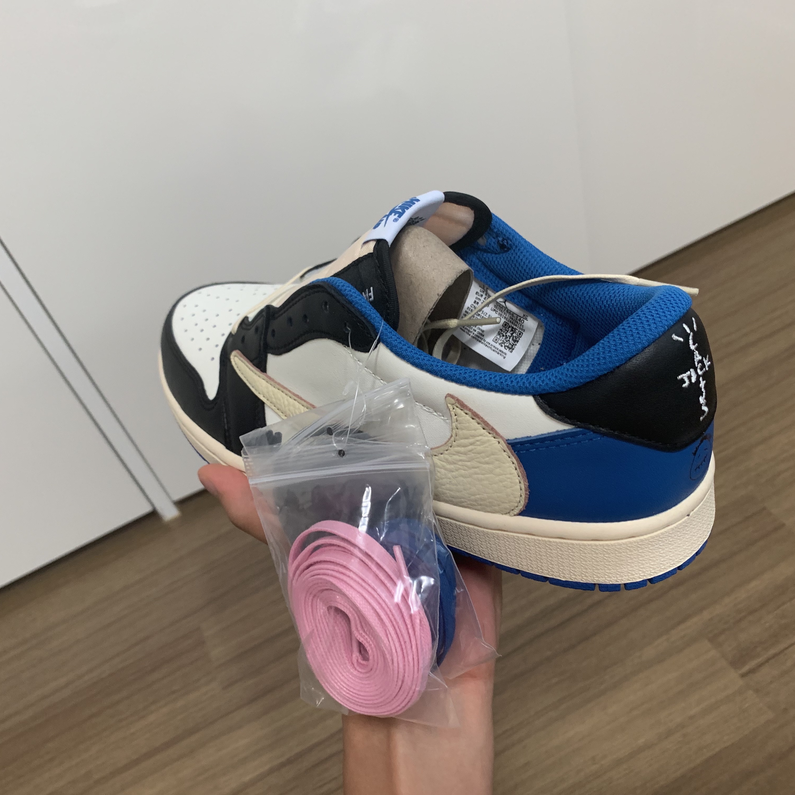 Jordan 1 x Travis Scott x Fragment Retro Low OG SP Military Blue 착용 스타일