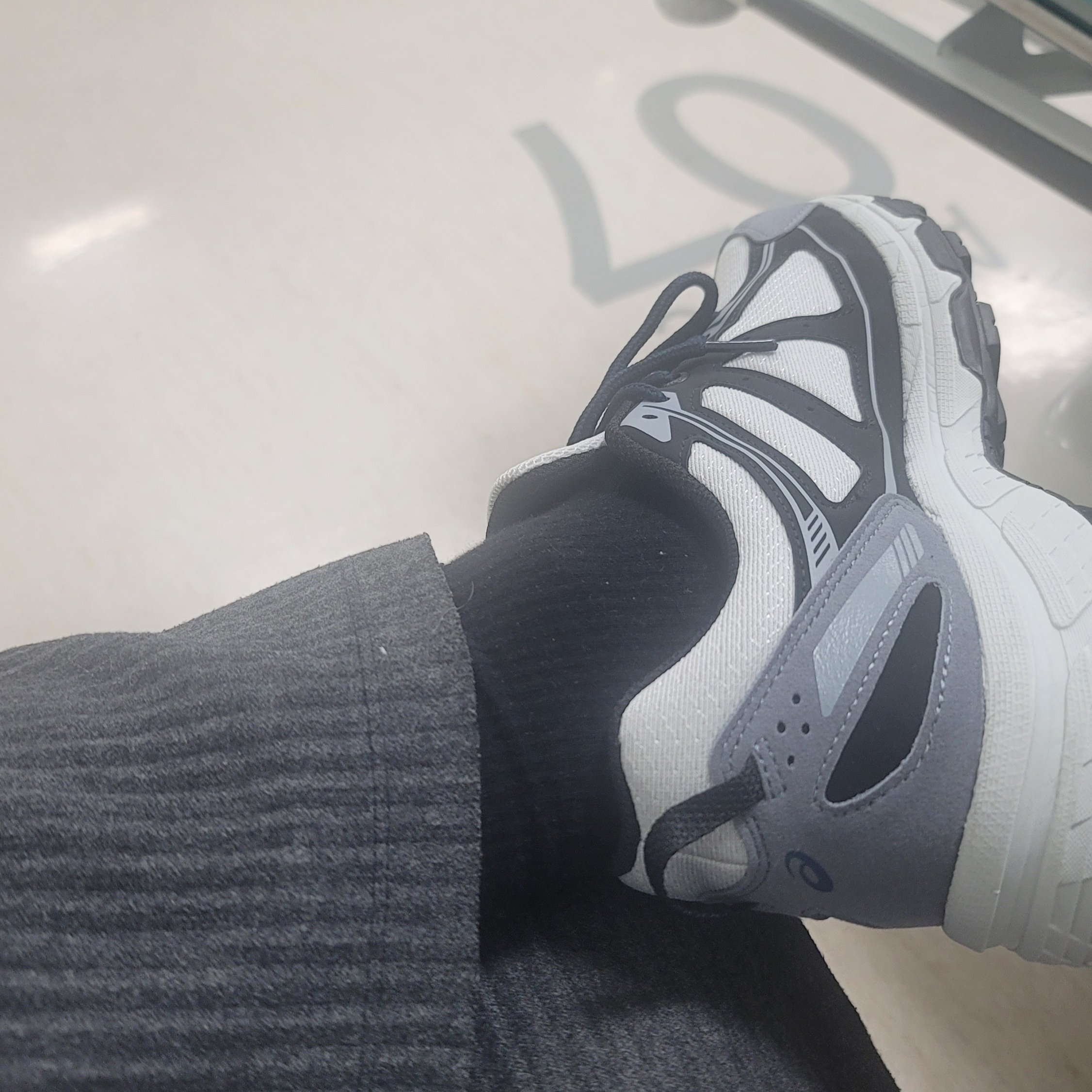 Asics Gel-Venture 6 SPS Glacier Grey 착용 스타일