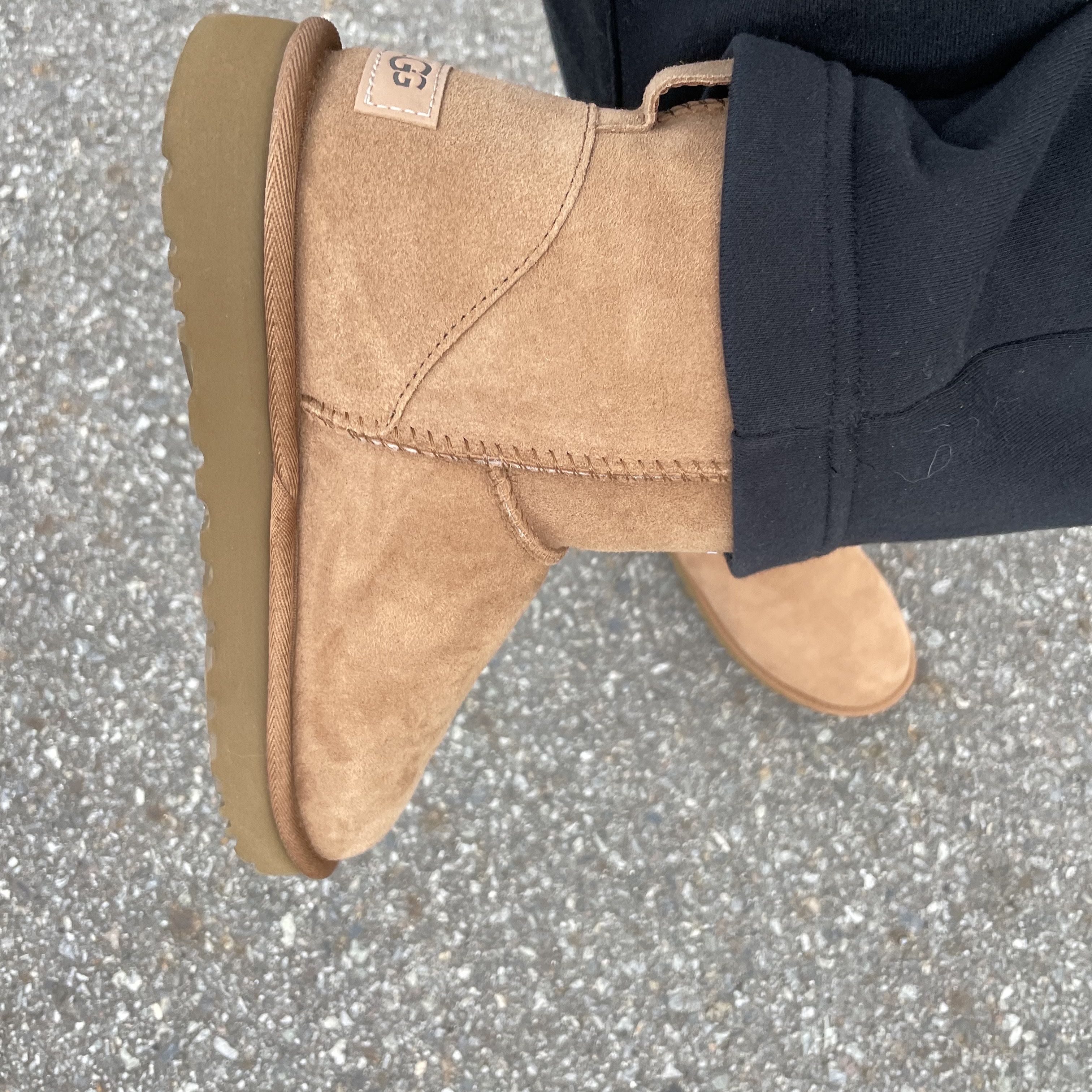 (W) UGG Classic Mini II Boots Chestnut 착용 스타일 - 1